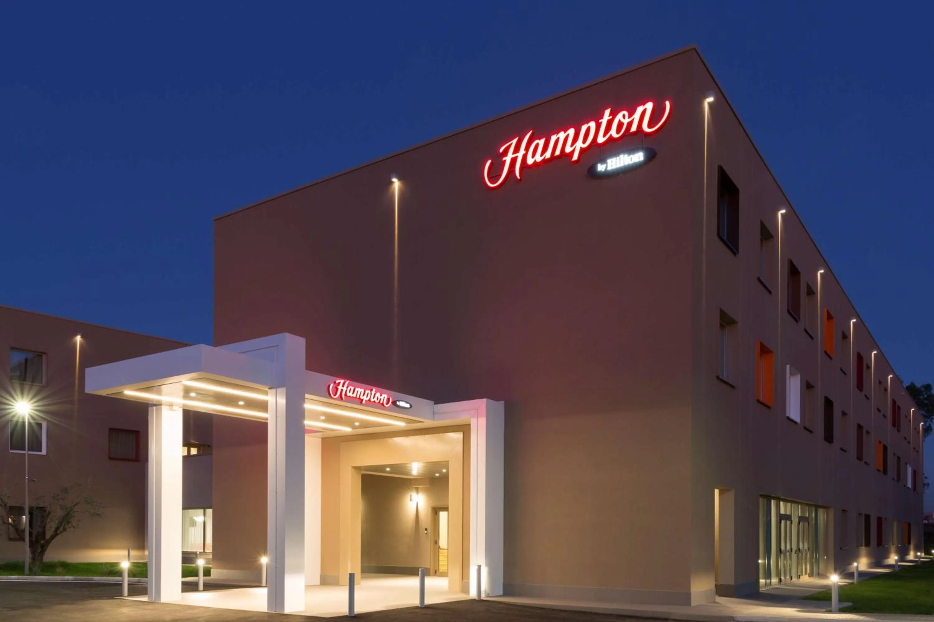 Property building in Hampton By Hilton Rome East