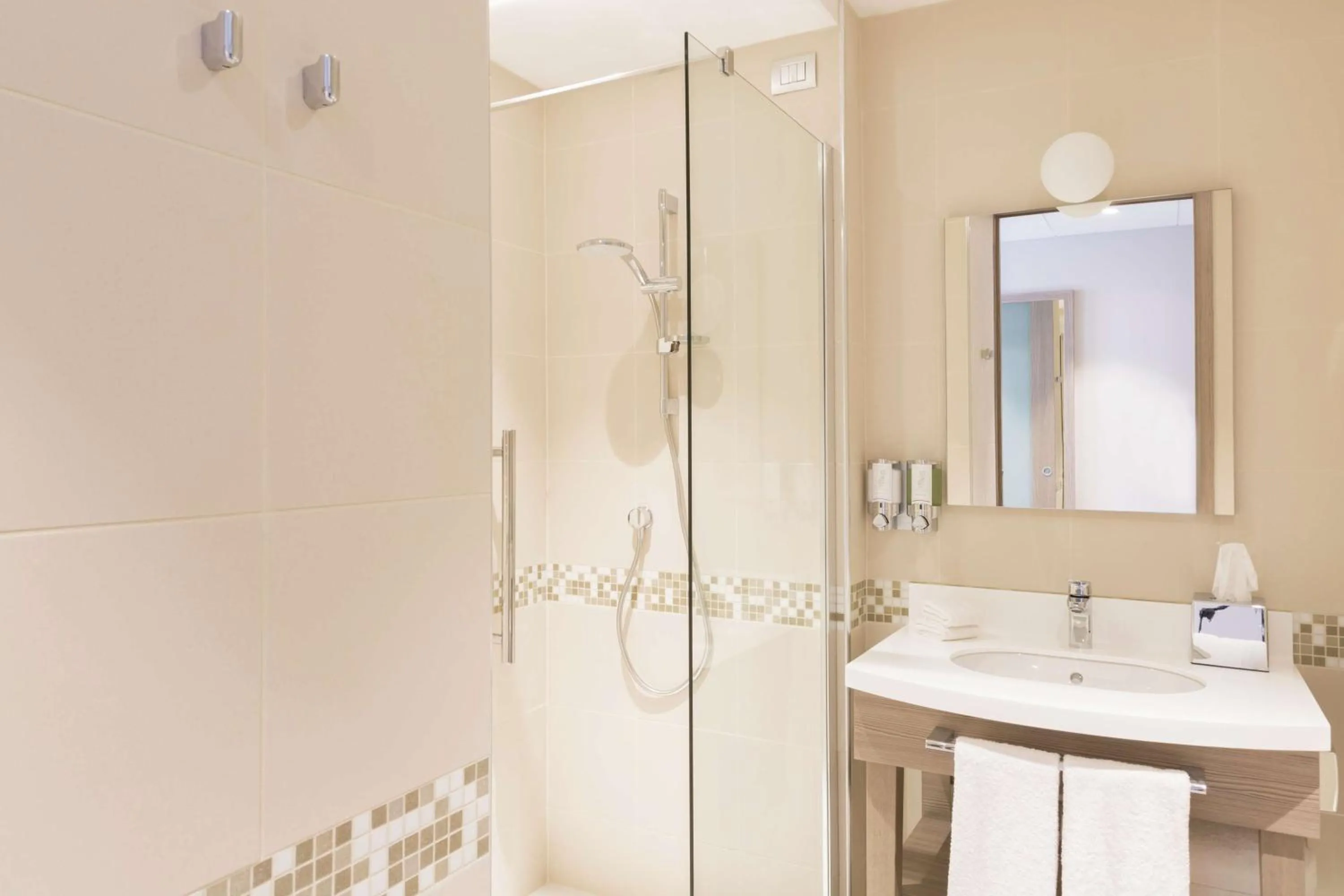 Shower in Hampton By Hilton Rome East