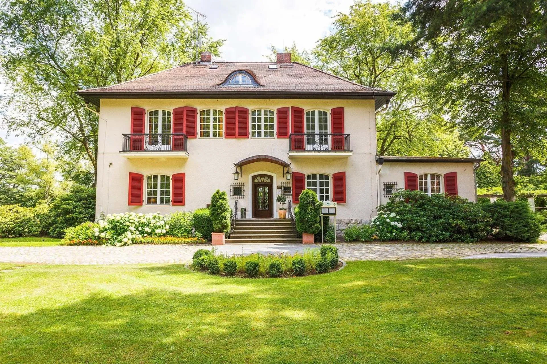 Facade/entrance in Hotel Waldhaus Prieros