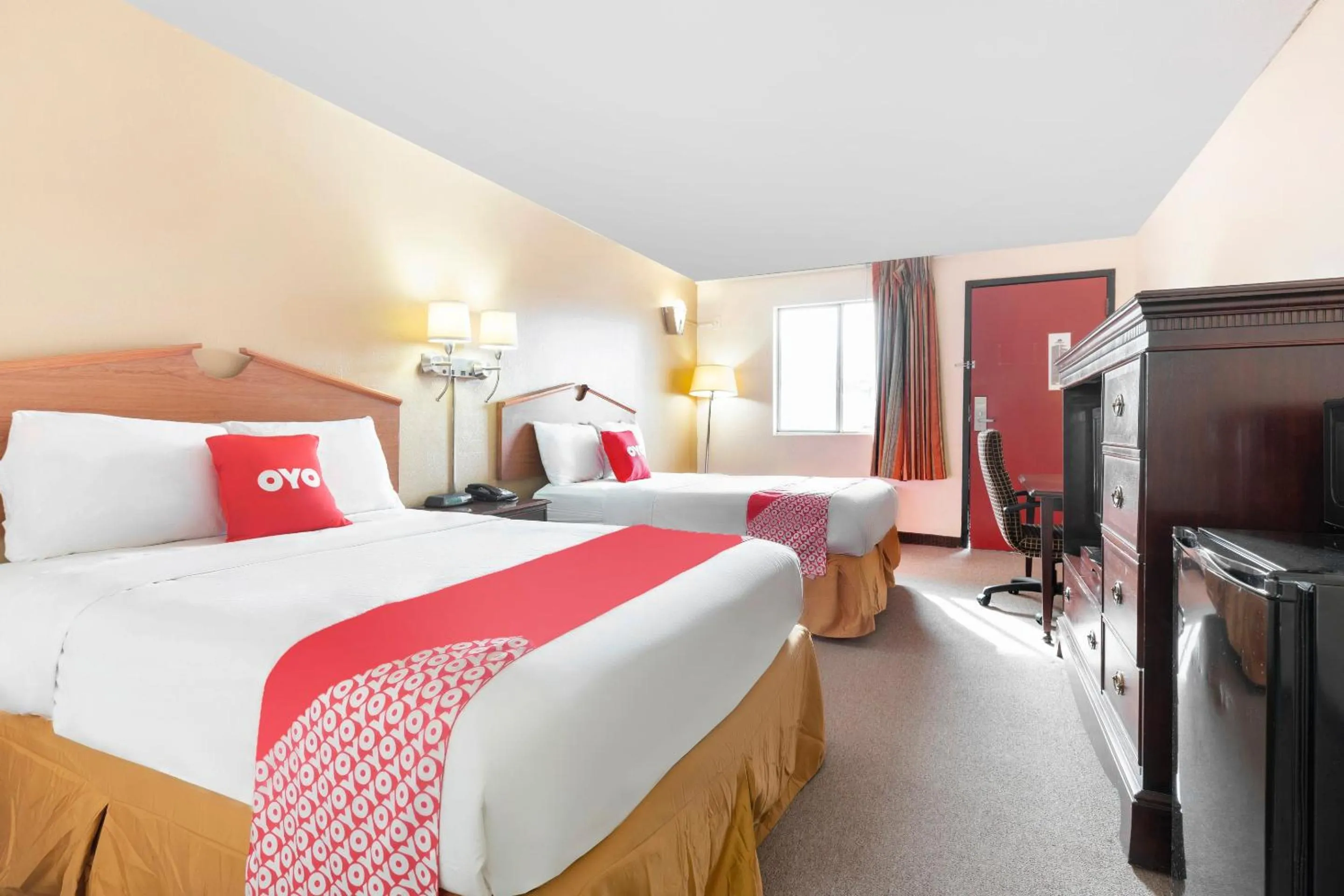 Bedroom, Bed in OYO Hotel Tulsa International Airport