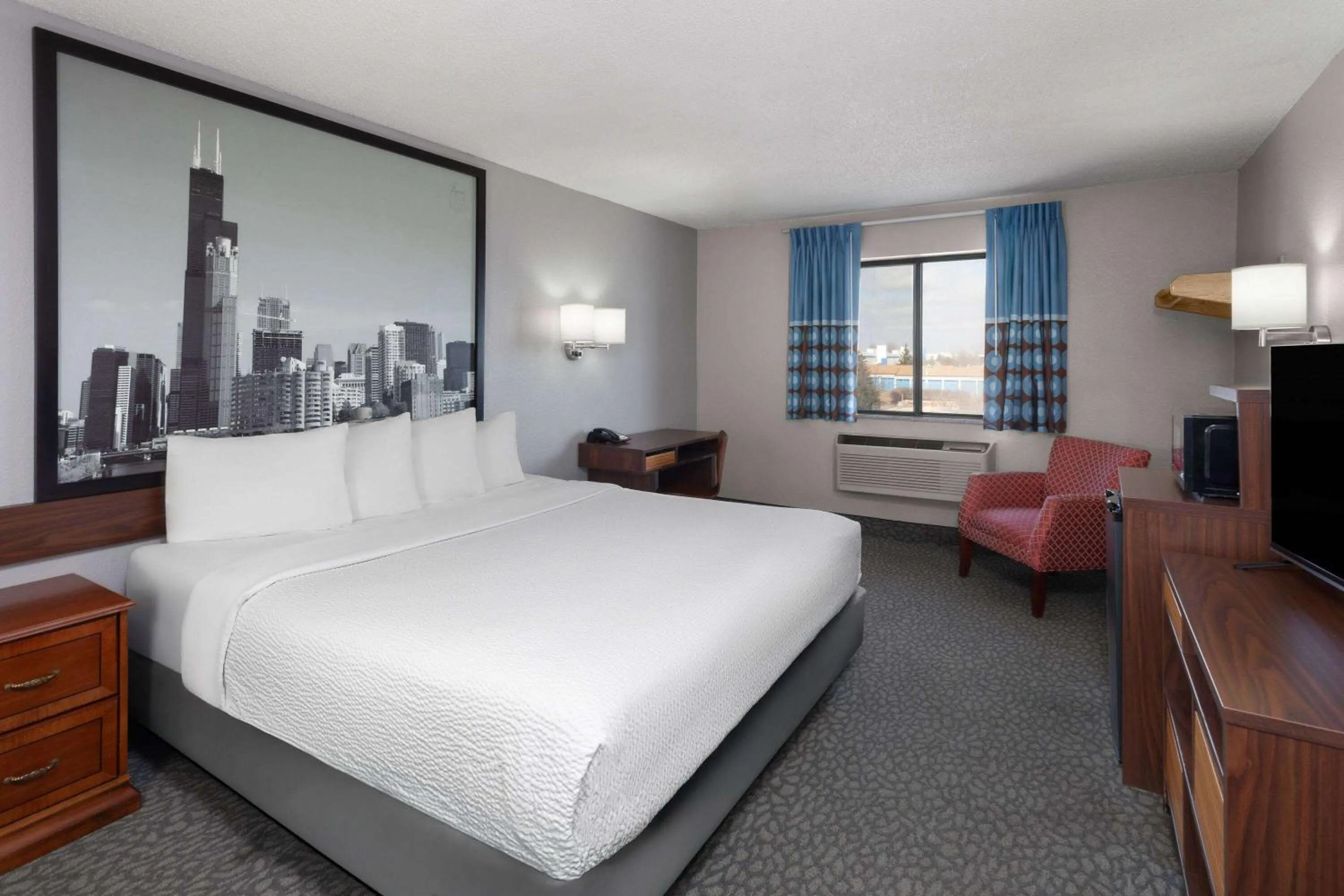 Photo of the whole room, Bed in Super 8 by Wyndham Romeoville Bolingbrook
