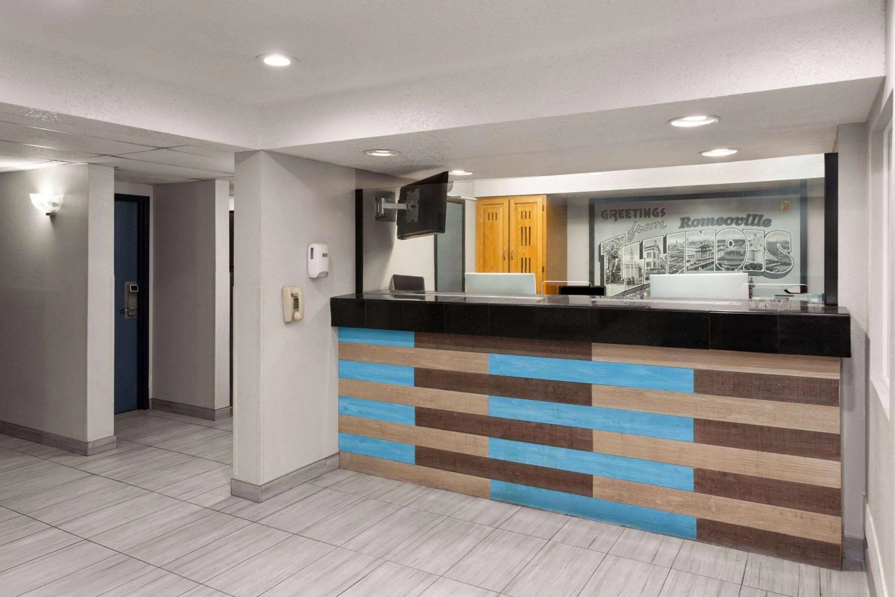 Lobby or reception in Super 8 by Wyndham Romeoville Bolingbrook
