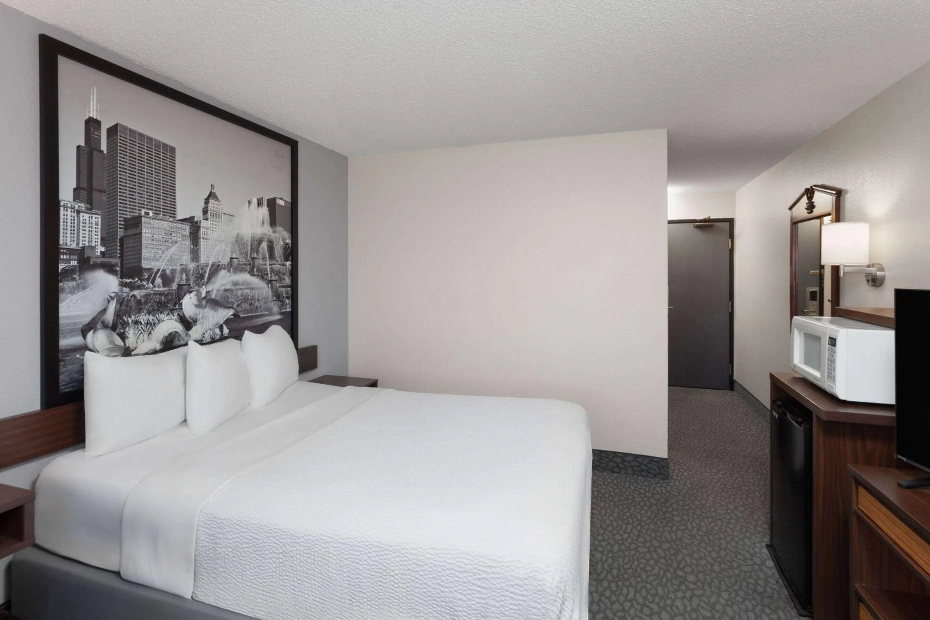Photo of the whole room, Bed in Super 8 by Wyndham Romeoville Bolingbrook
