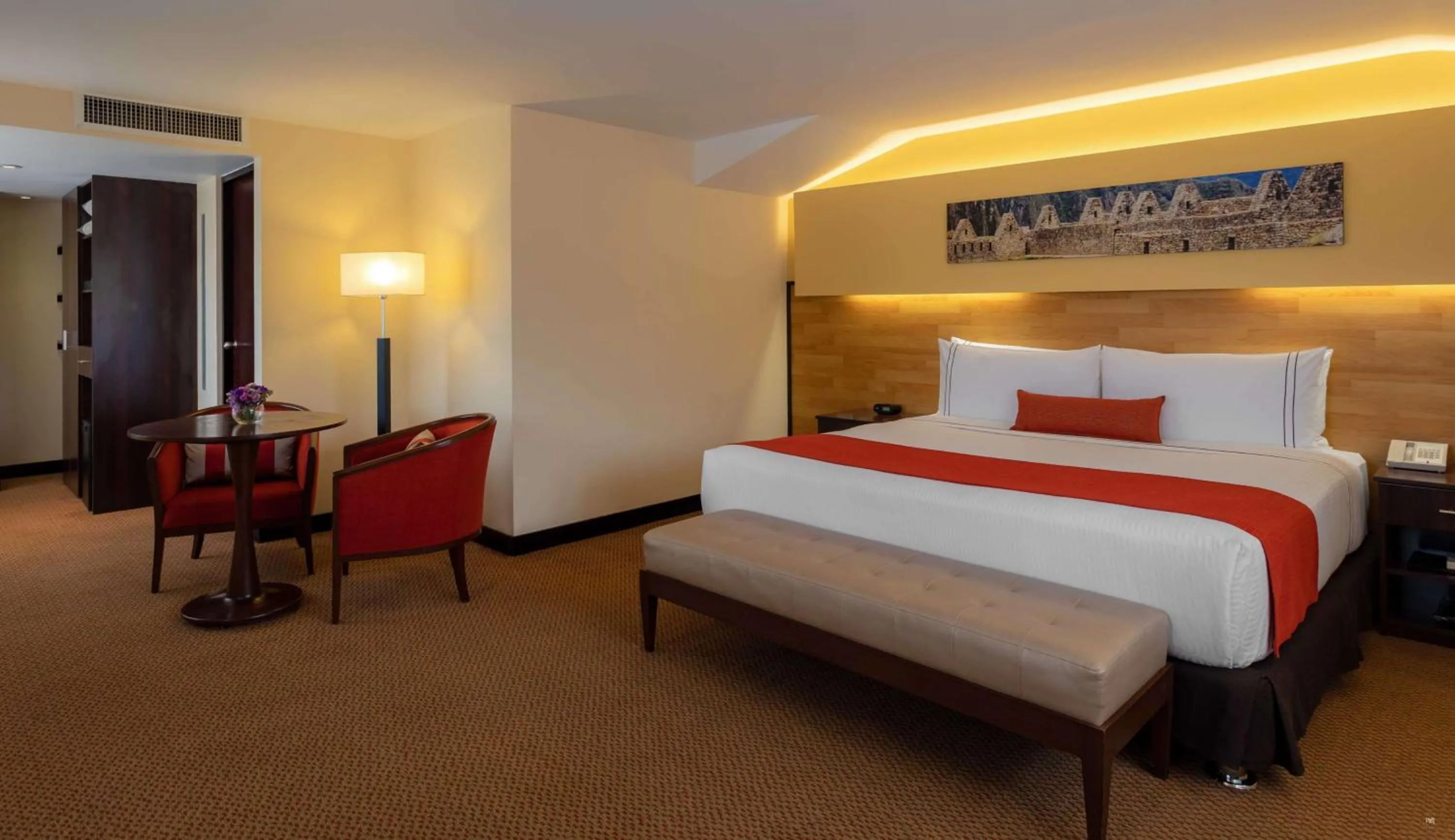 Photo of the whole room, Bed in Sonesta Hotel Cusco