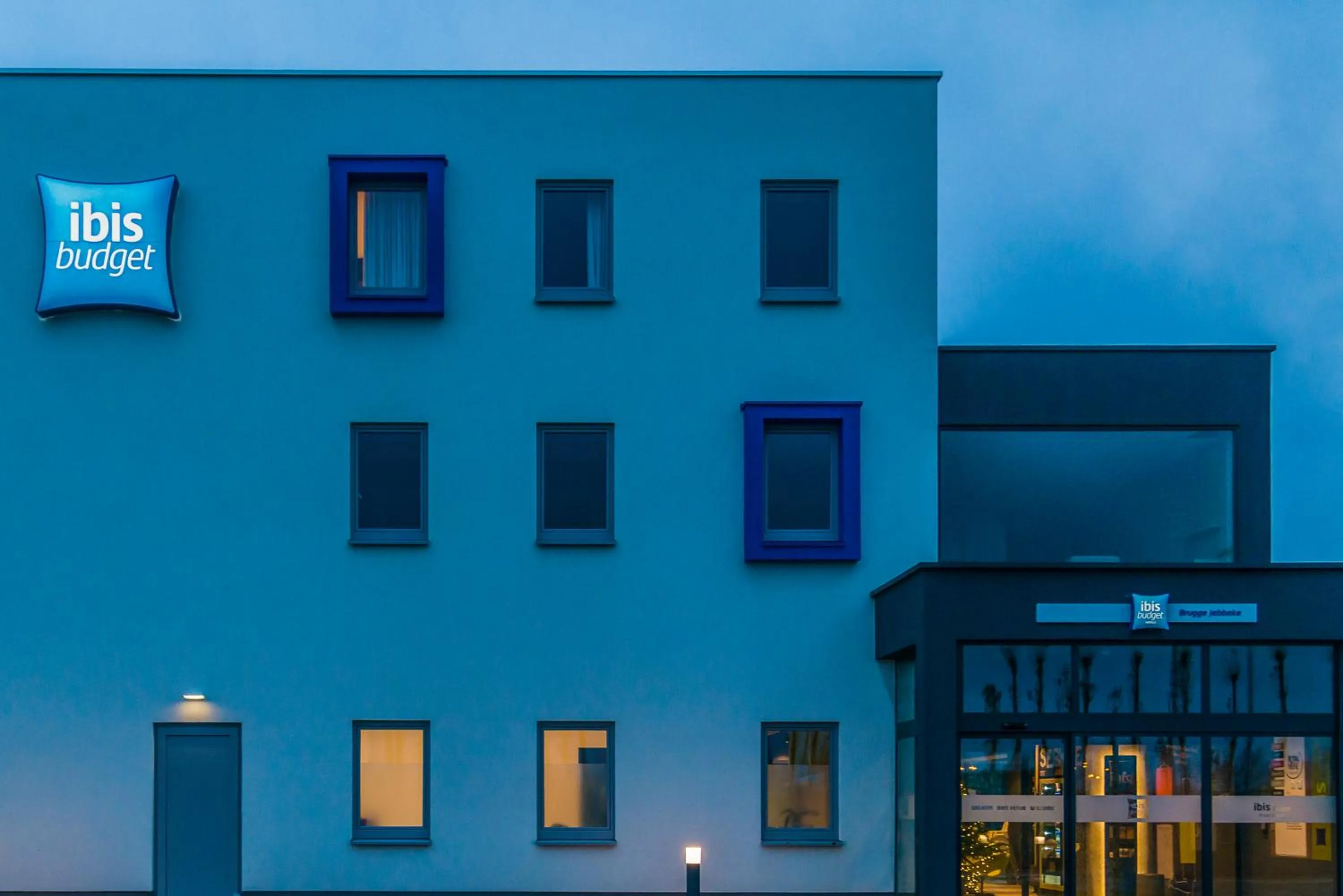 Facade/entrance in ibis budget Brugge Jabbeke