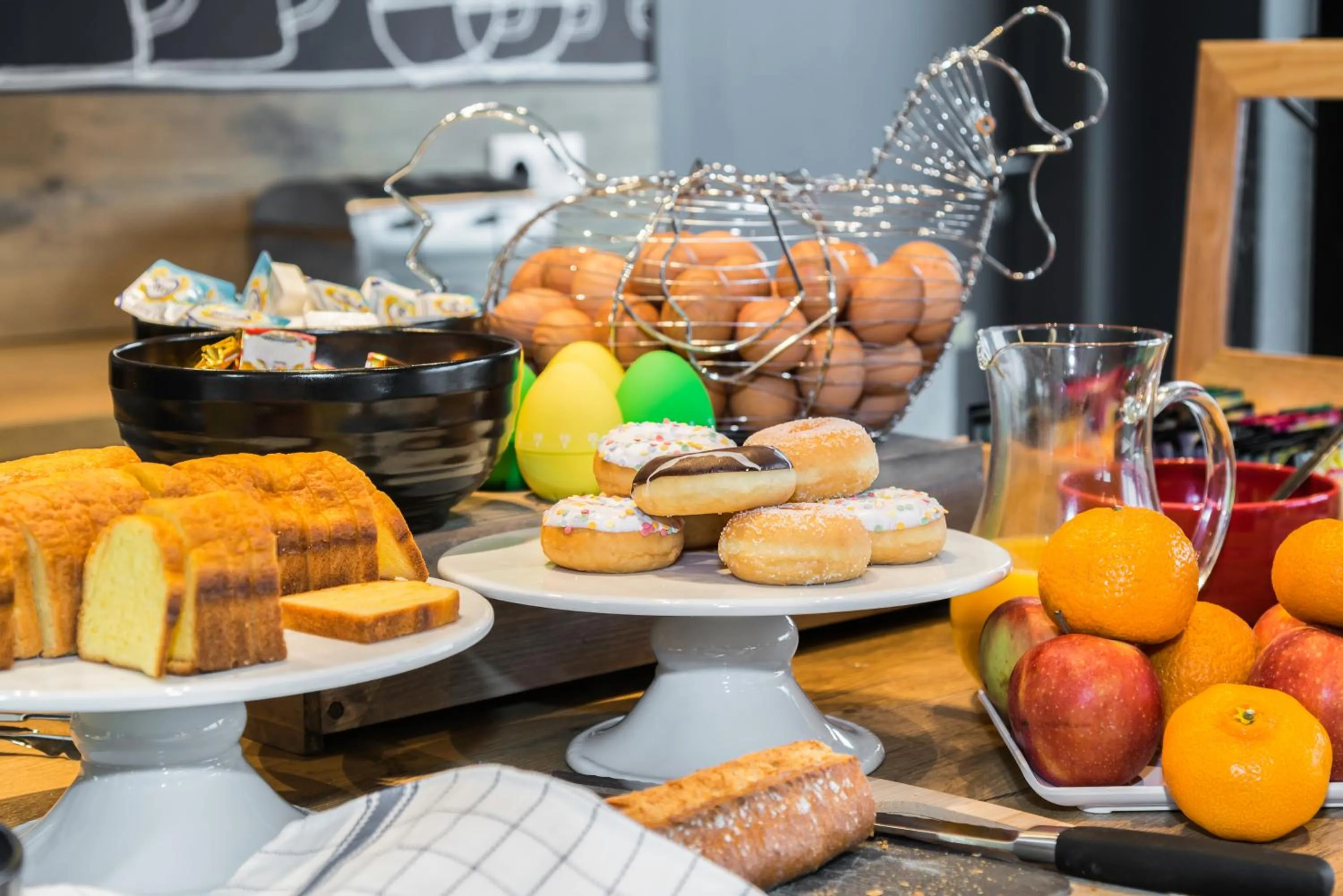 Buffet breakfast in ibis budget Brugge Jabbeke