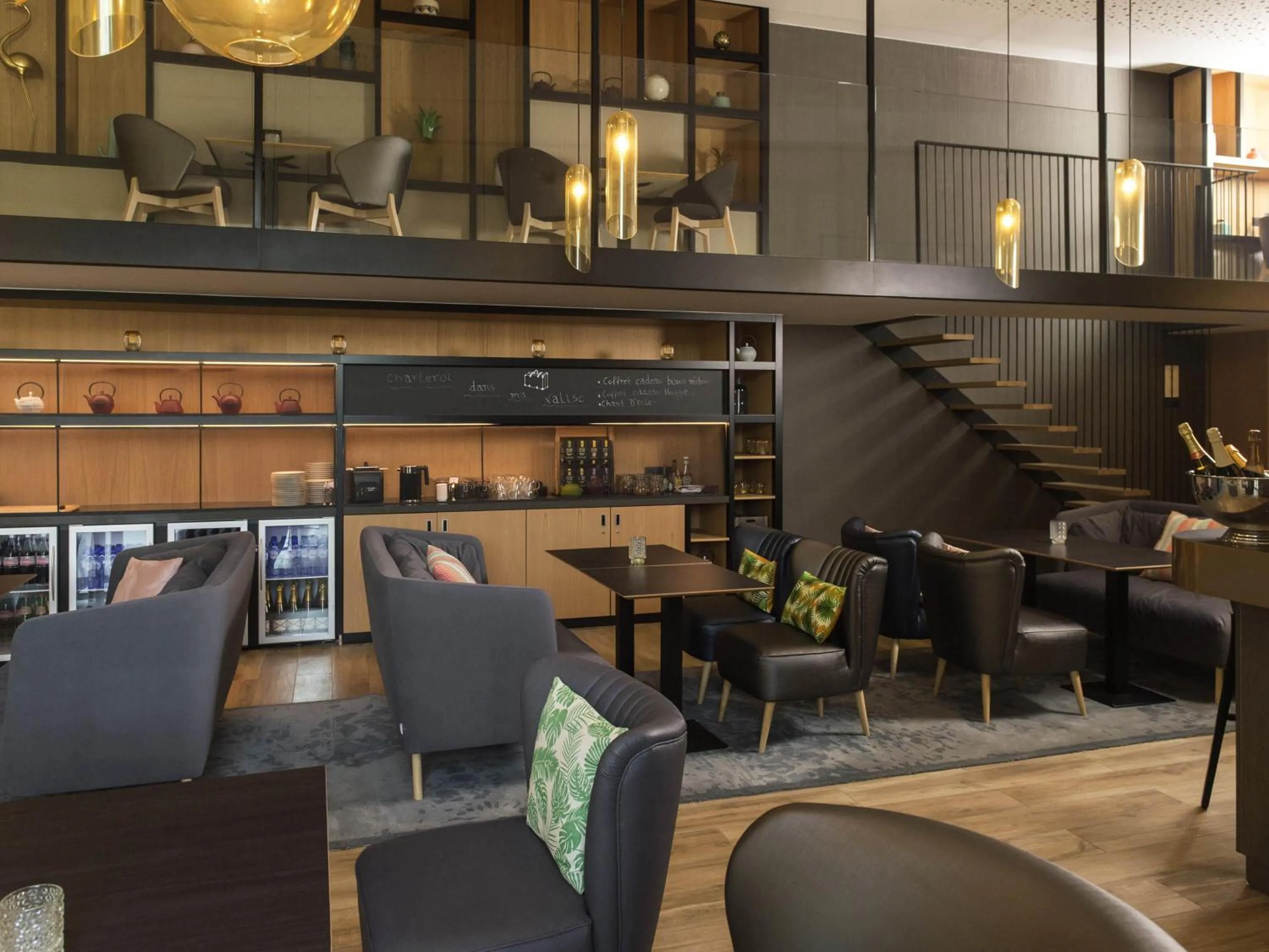 Lounge or bar in Novotel Charleroi Centre