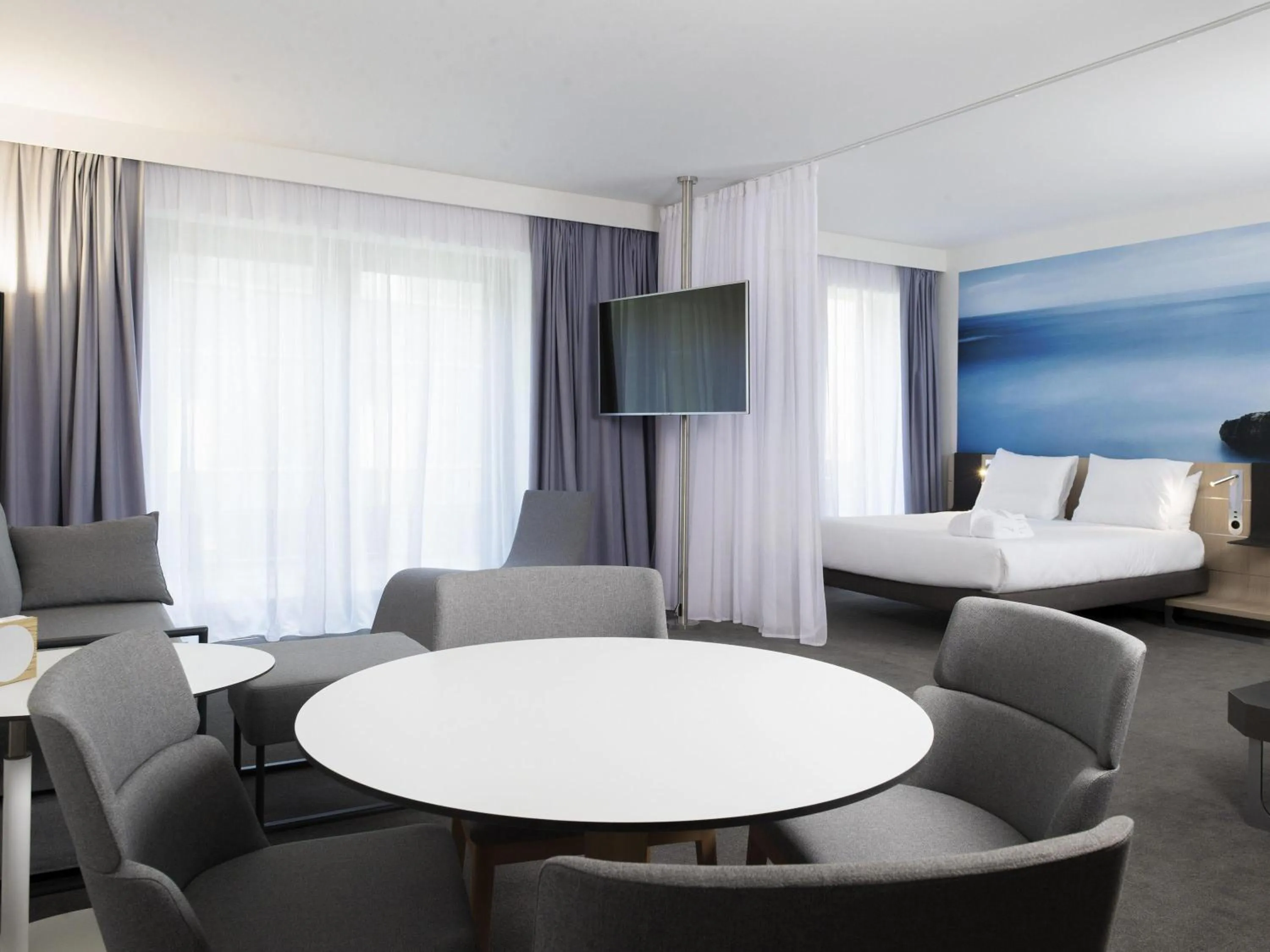 Bedroom in Novotel Charleroi Centre