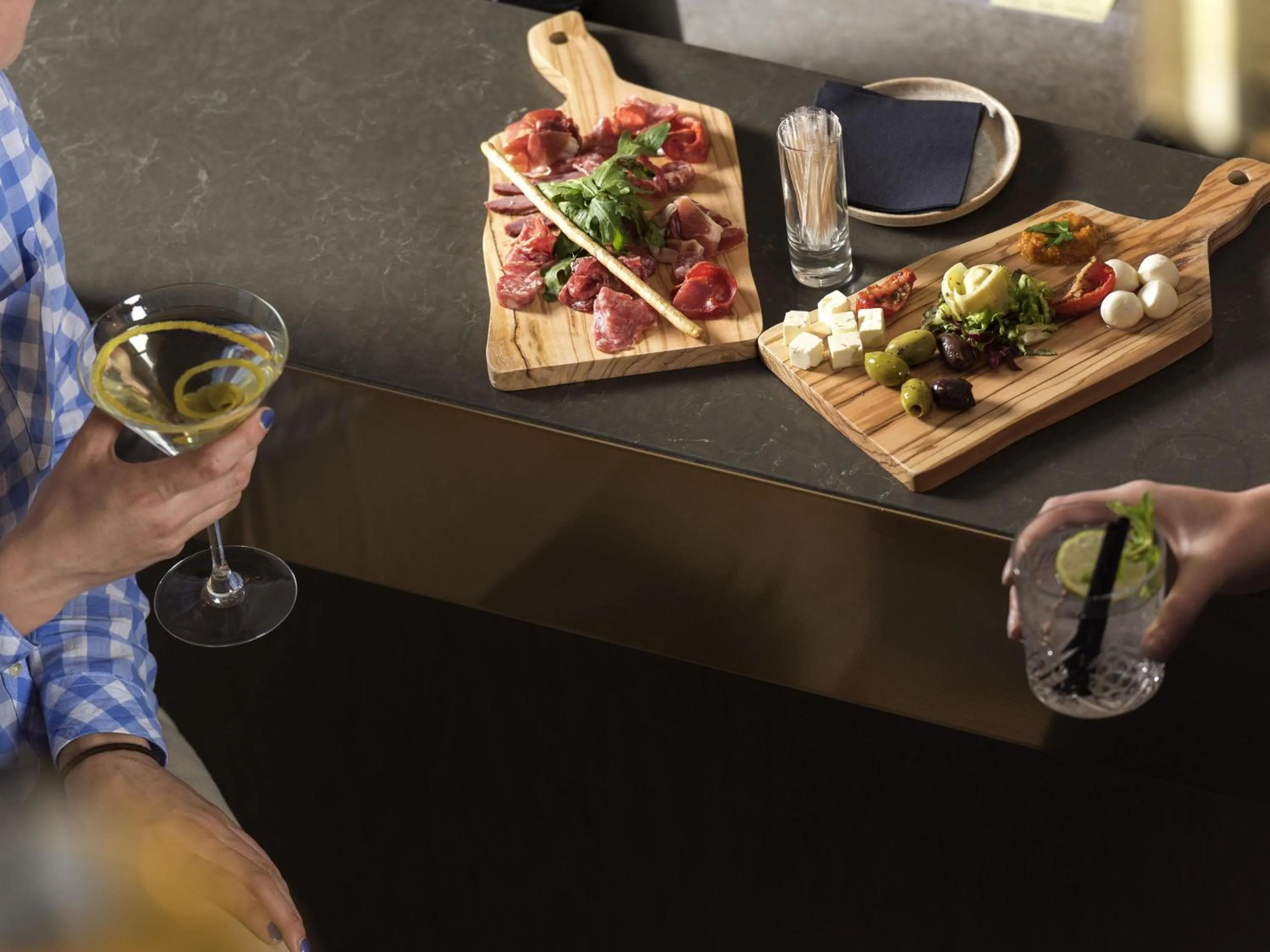 Restaurant/places to eat in Novotel Charleroi Centre