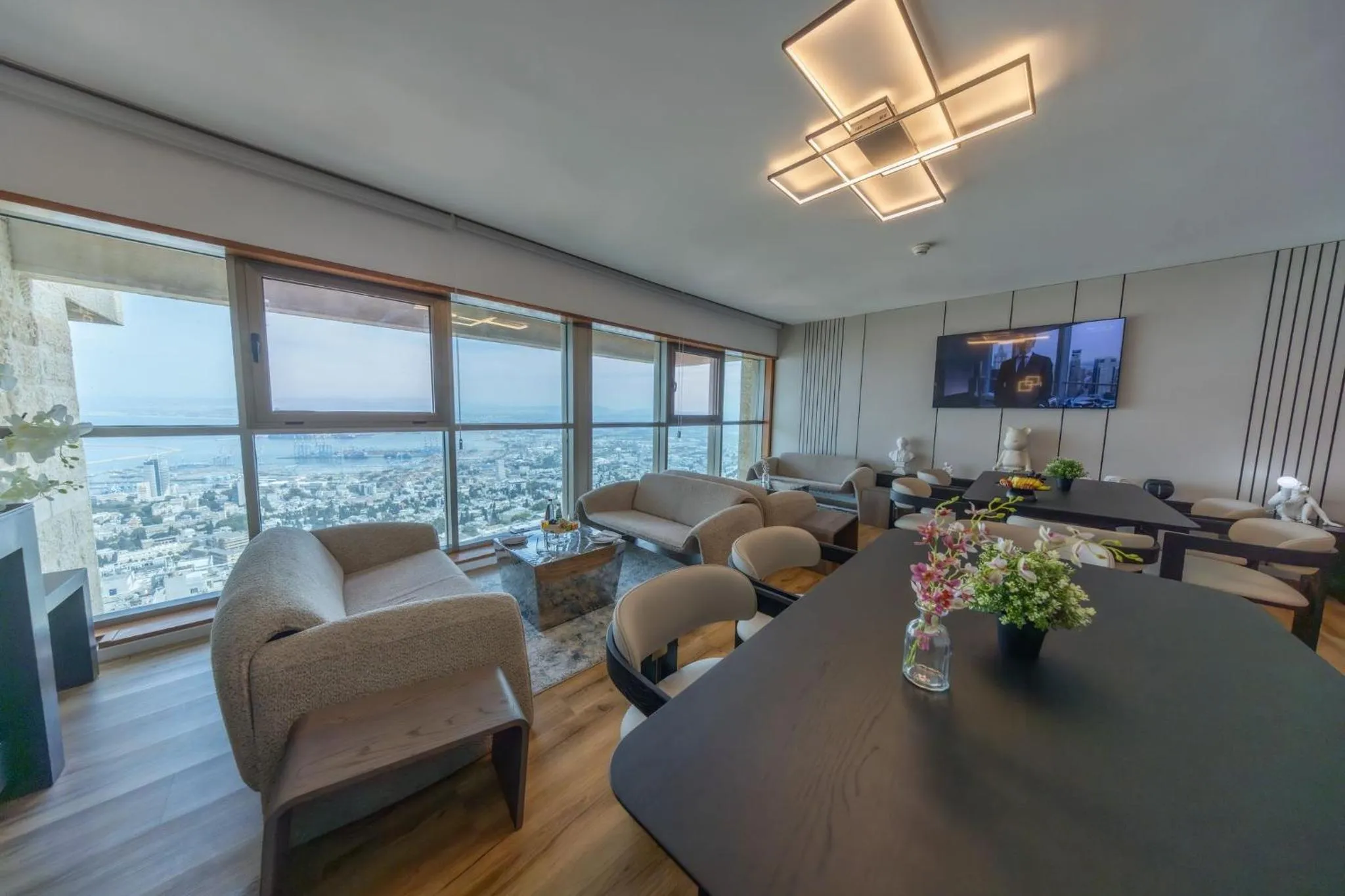 Lounge or bar in Crowne Plaza Haifa by IHG