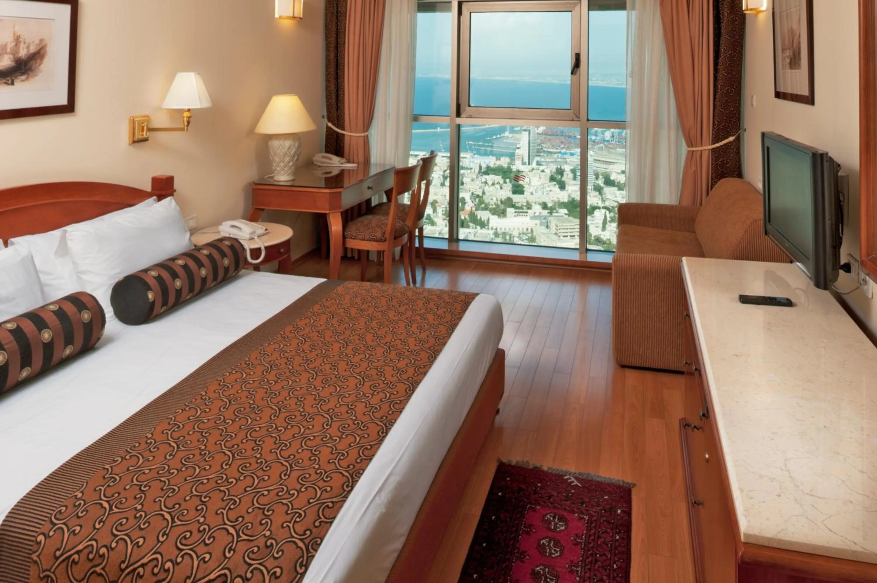 Bed in Crowne Plaza Haifa by IHG