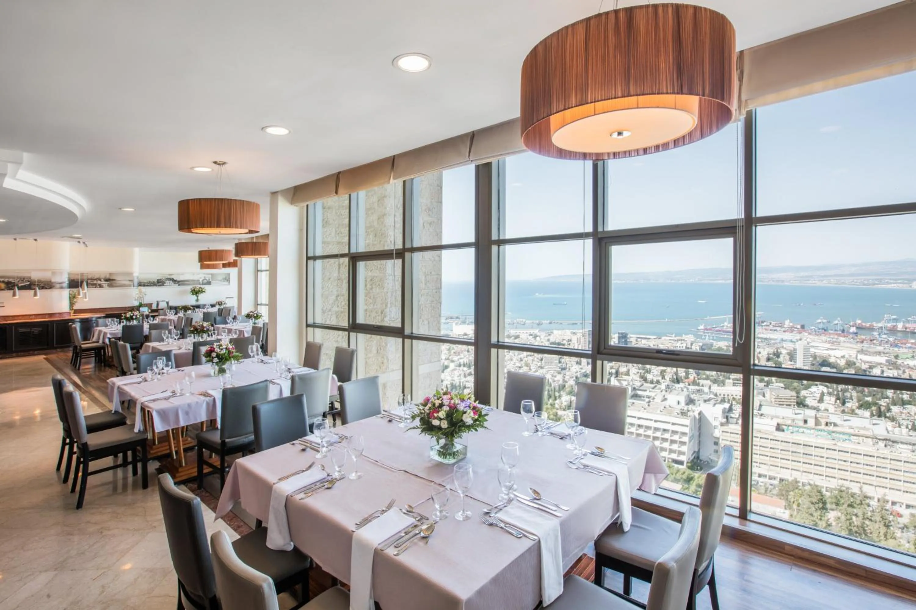 Restaurant/places to eat in Crowne Plaza Haifa by IHG