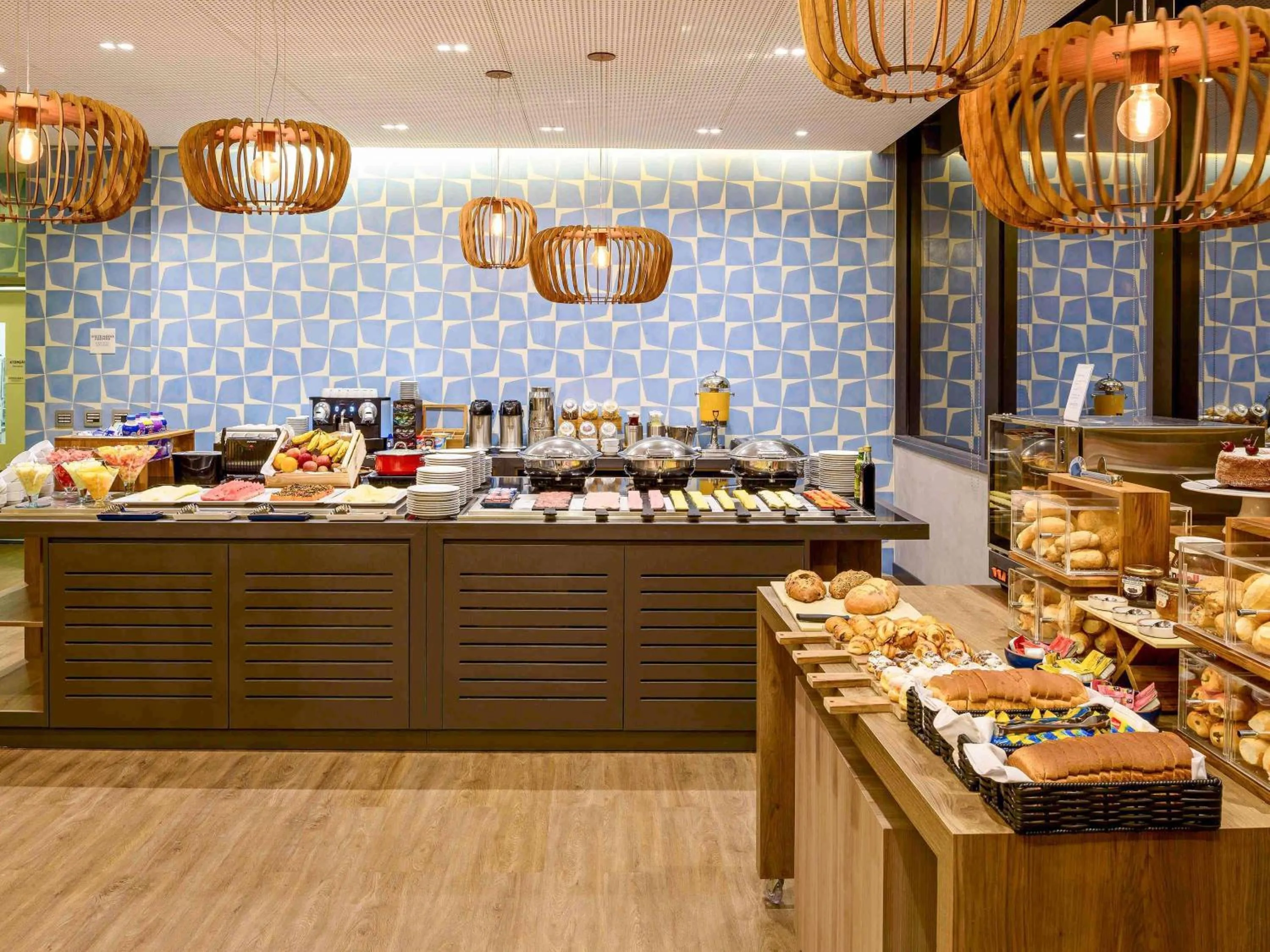 Restaurant/places to eat in Novotel Sorocaba