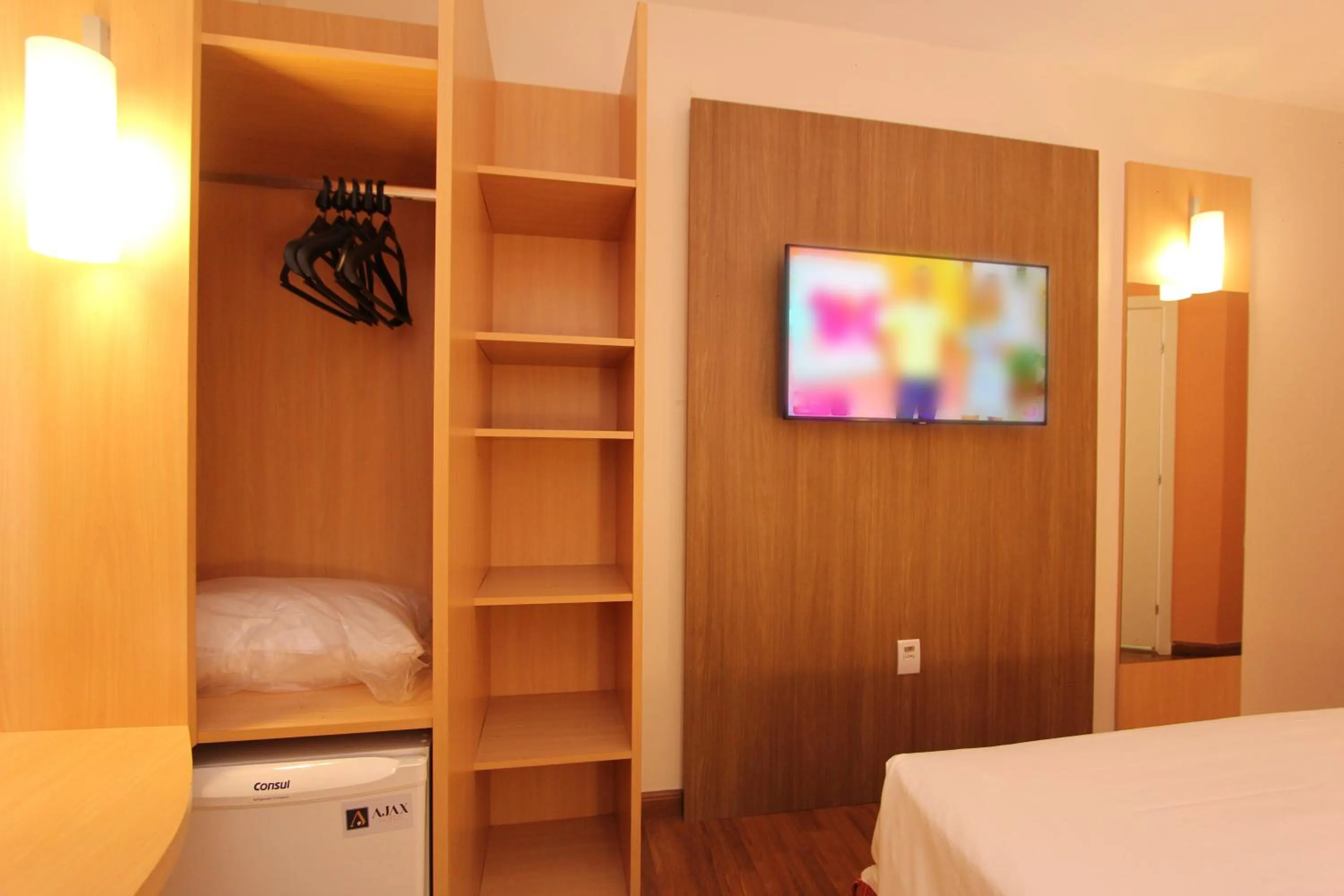 TV and multimedia, Bed in Ajax Hoteis