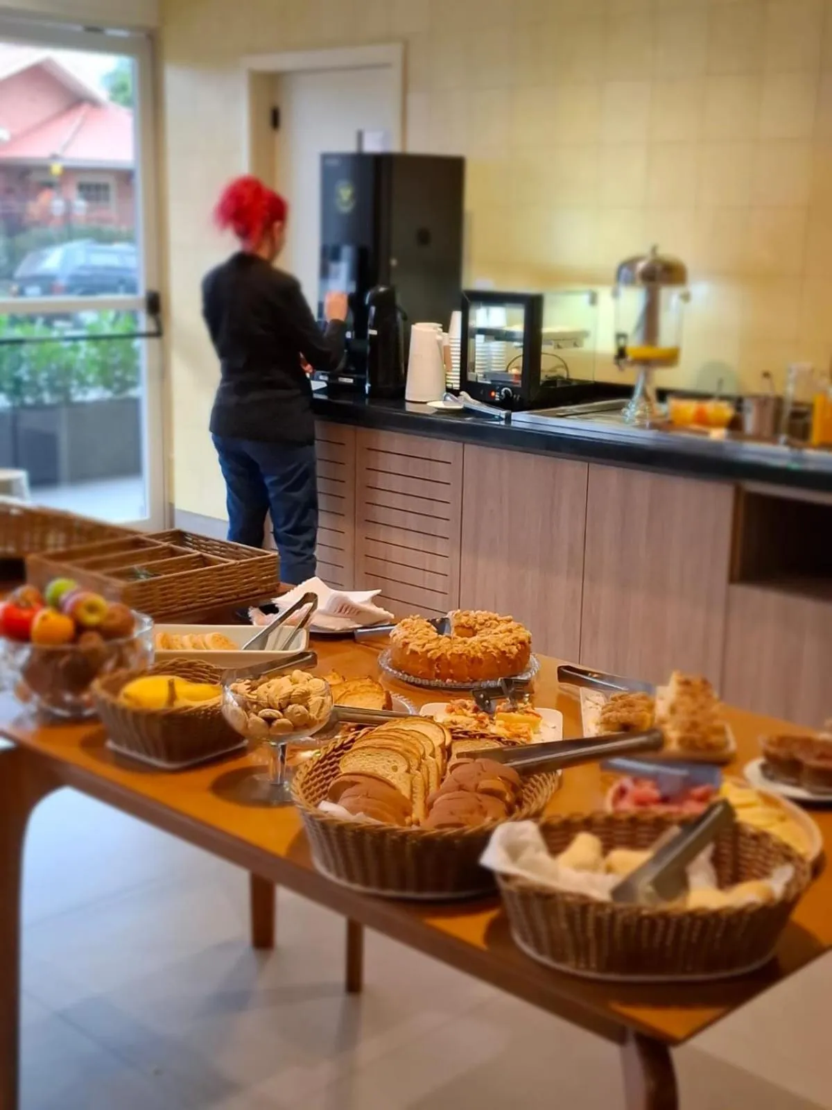 Restaurant/places to eat in ibis Montenegro