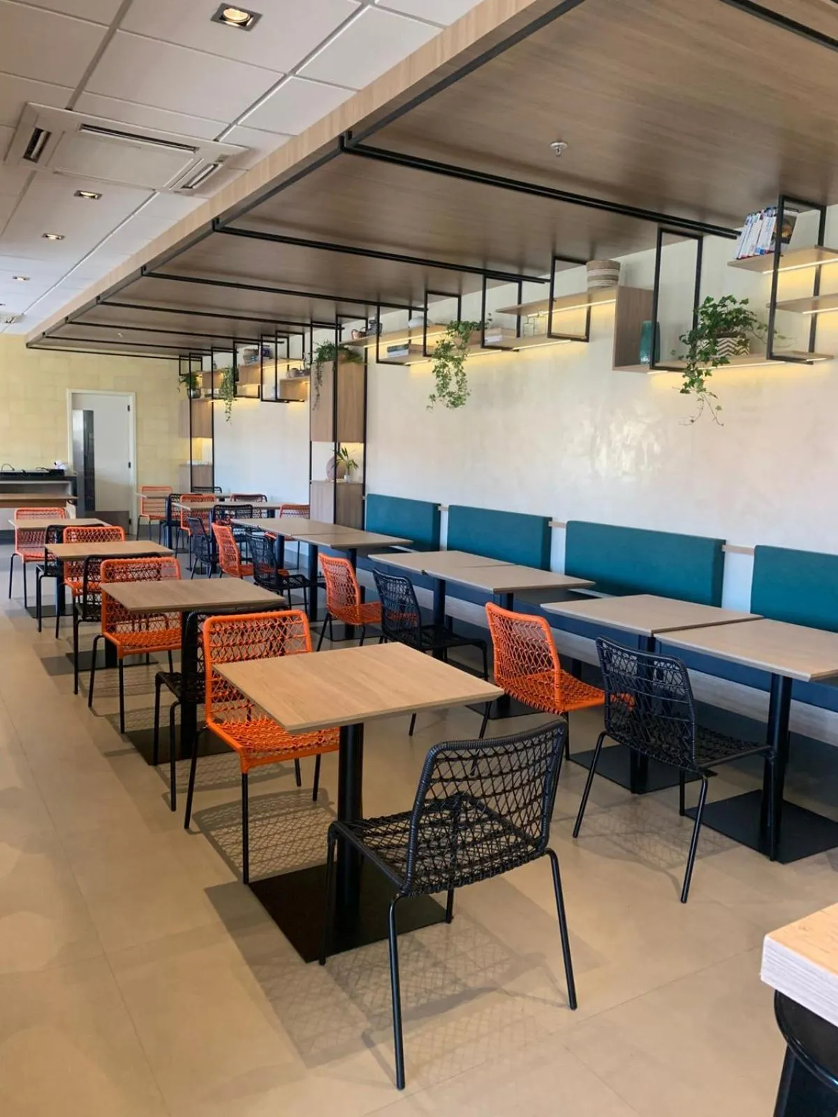 Restaurant/places to eat in ibis Montenegro