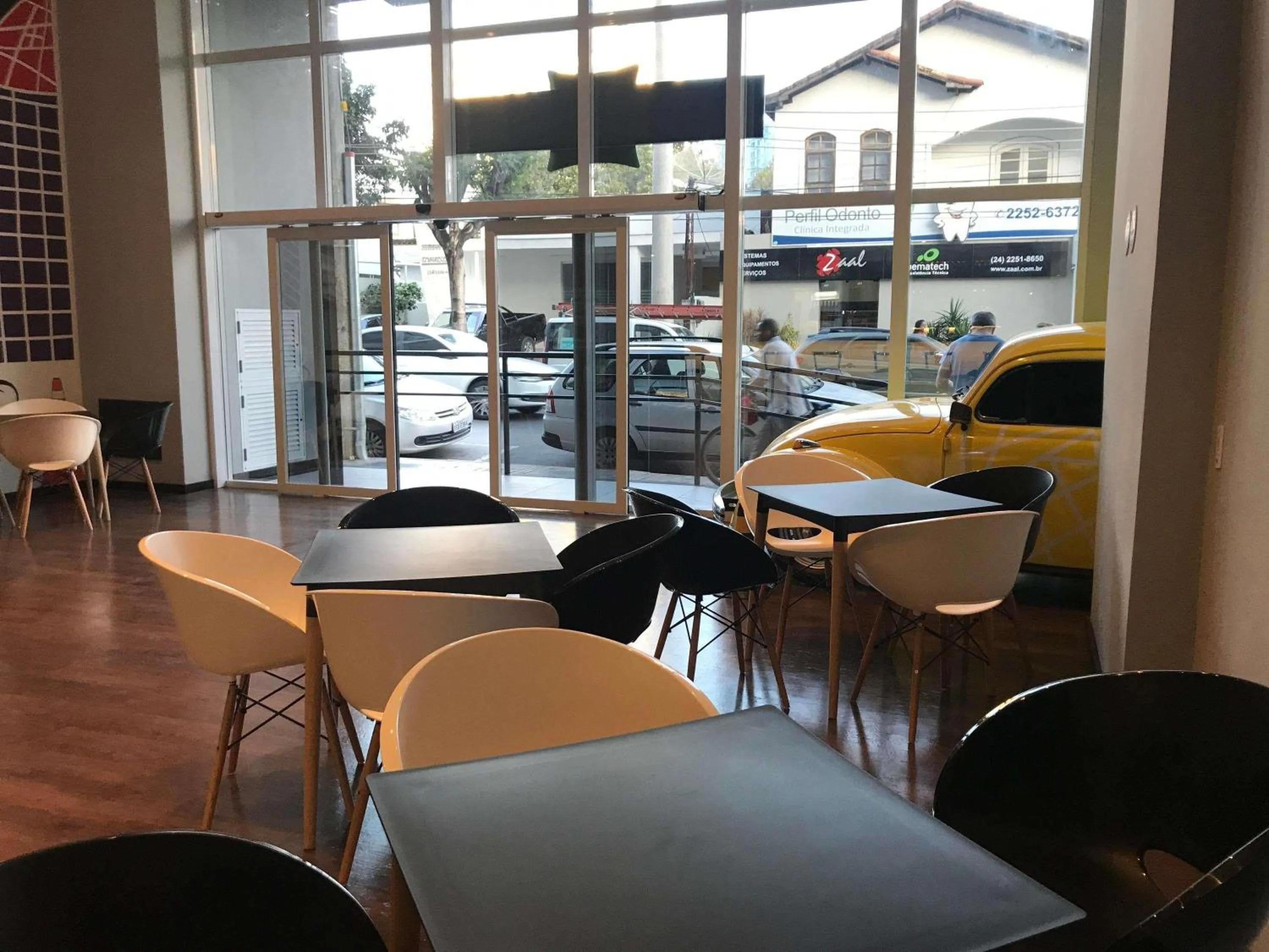 Lounge or bar in ibis Styles Três Rios