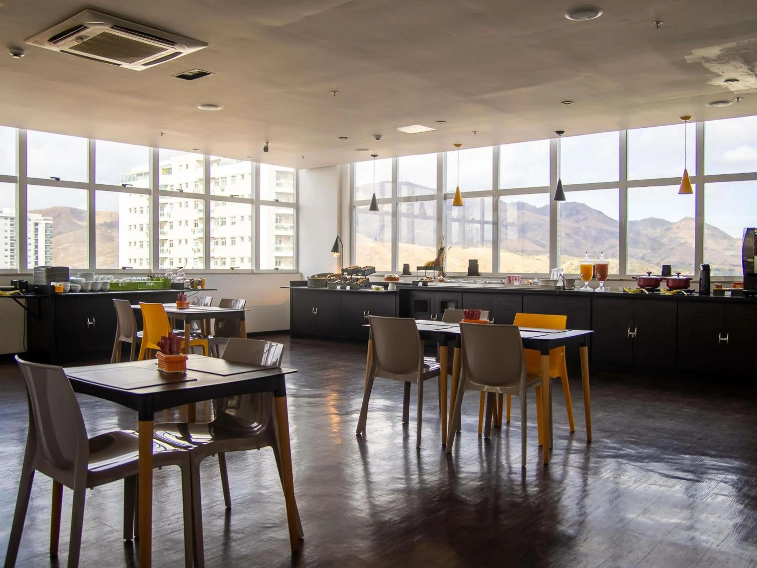 Restaurant/places to eat in ibis Styles Três Rios