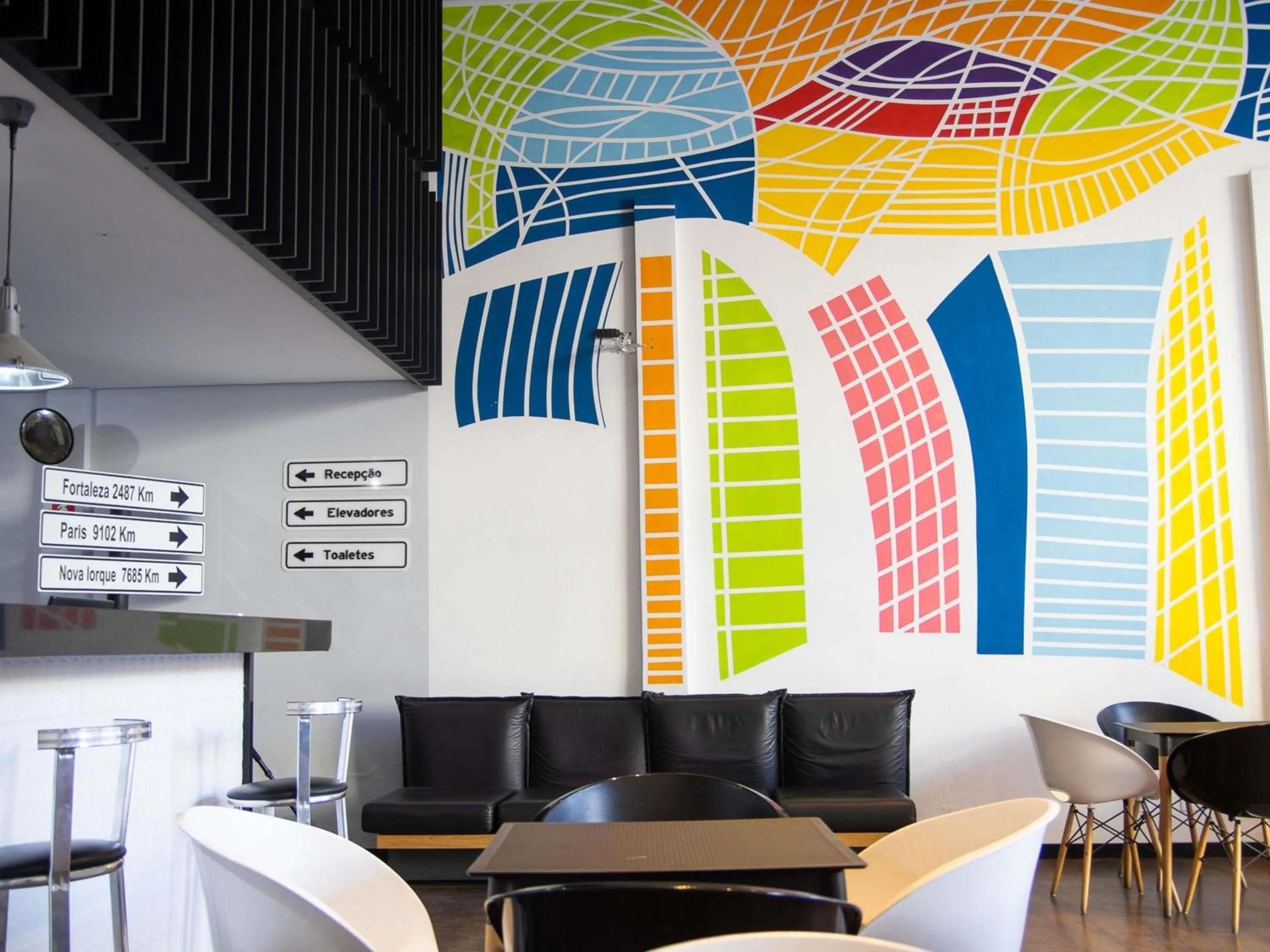 Lounge or bar in ibis Styles Três Rios