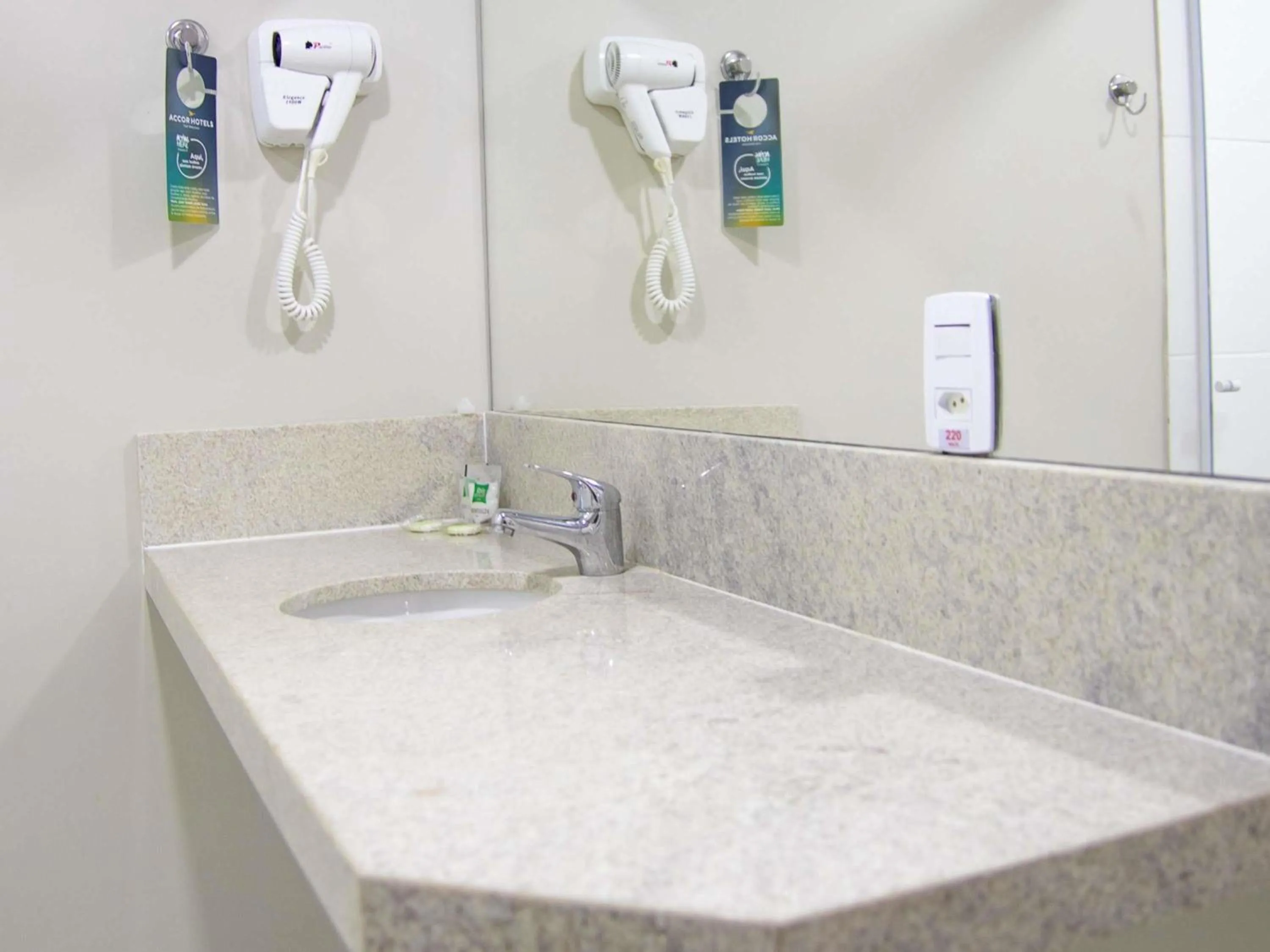 Bedroom in ibis Styles Três Rios