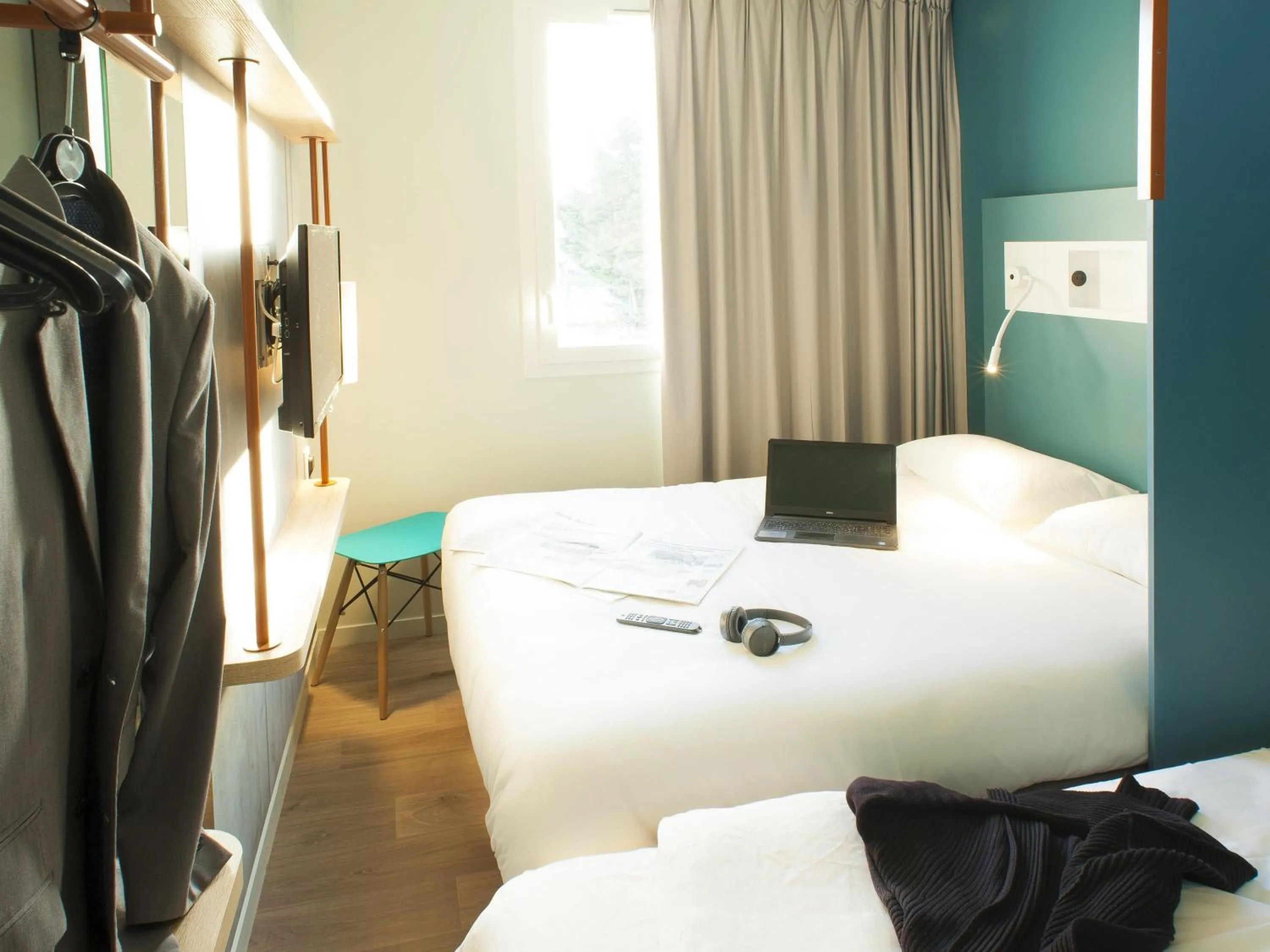 Bedroom, Bed in ibis budget Bordeaux Est Lormont
