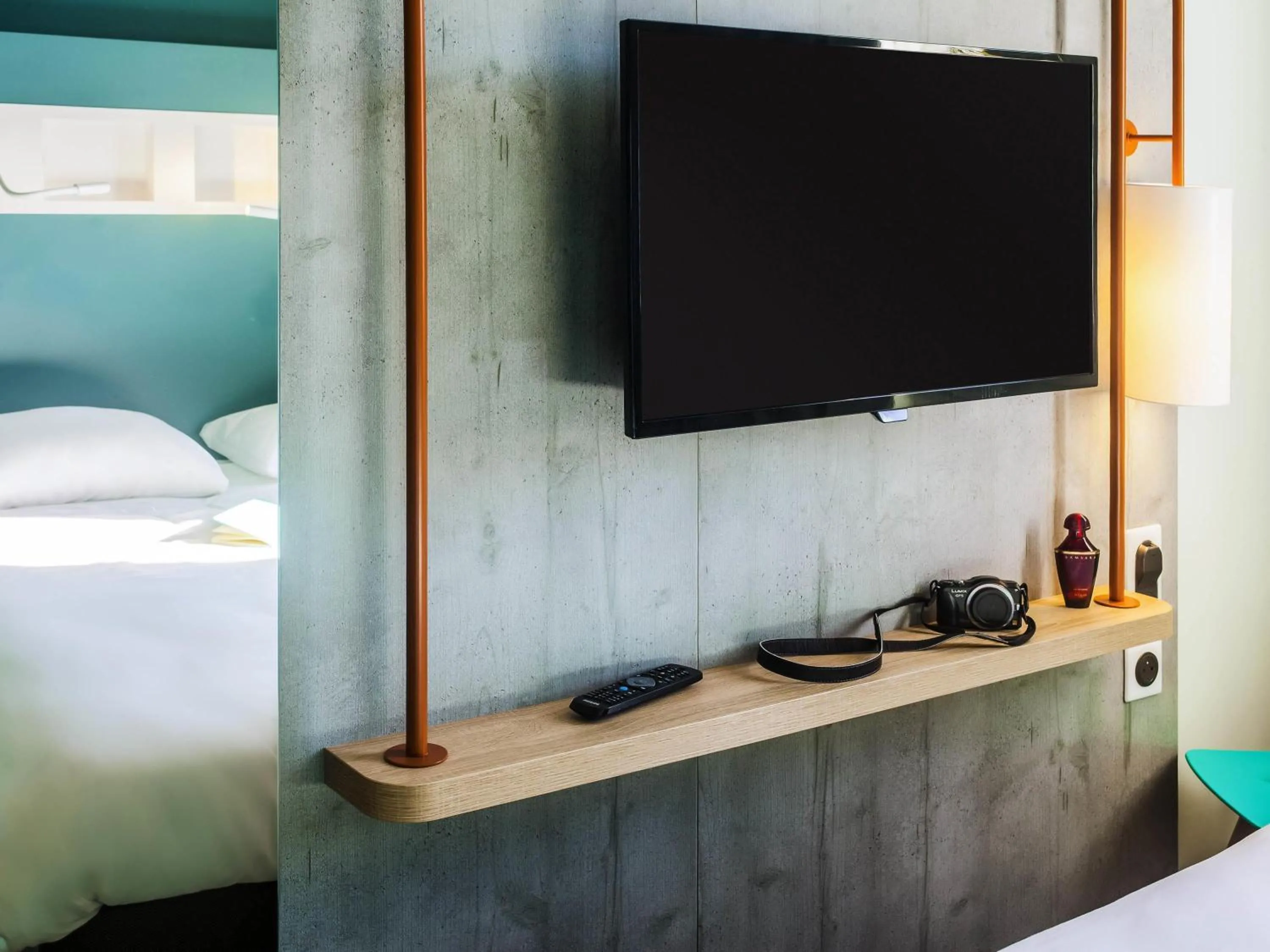 Bedroom, Bed in ibis budget Bordeaux Est Lormont