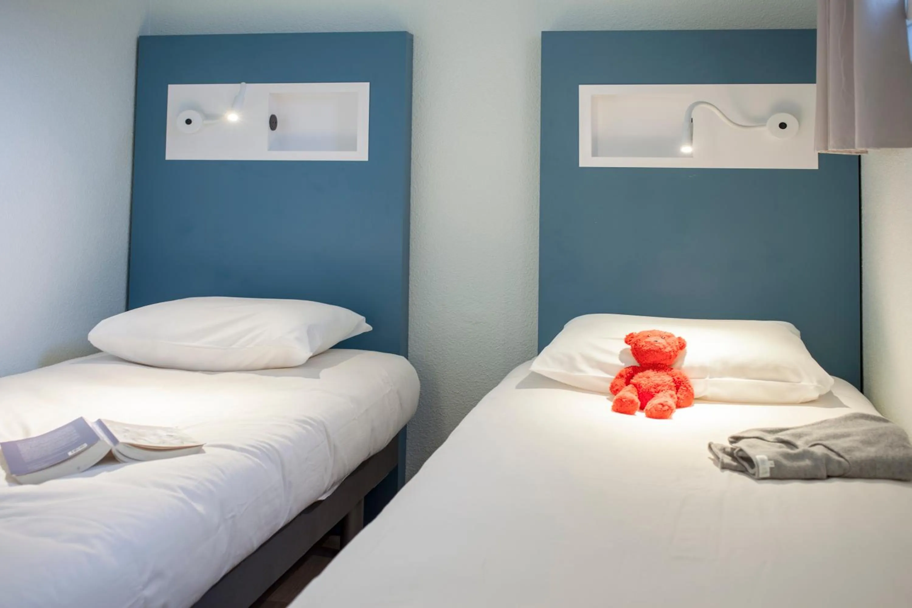 Bedroom, Bed in ibis budget Bordeaux Est Lormont