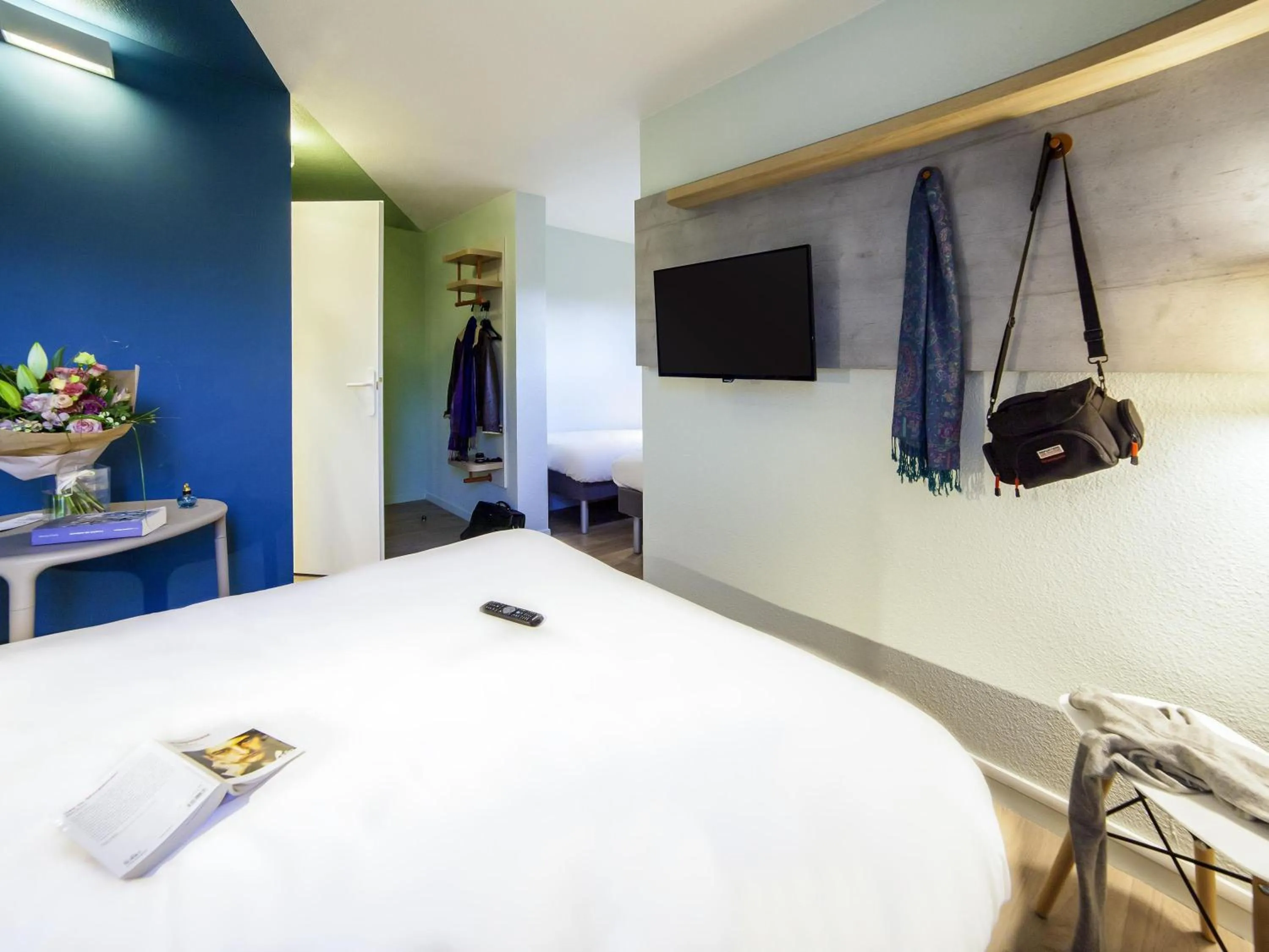 Bedroom, Bed in ibis budget Bordeaux Est Lormont