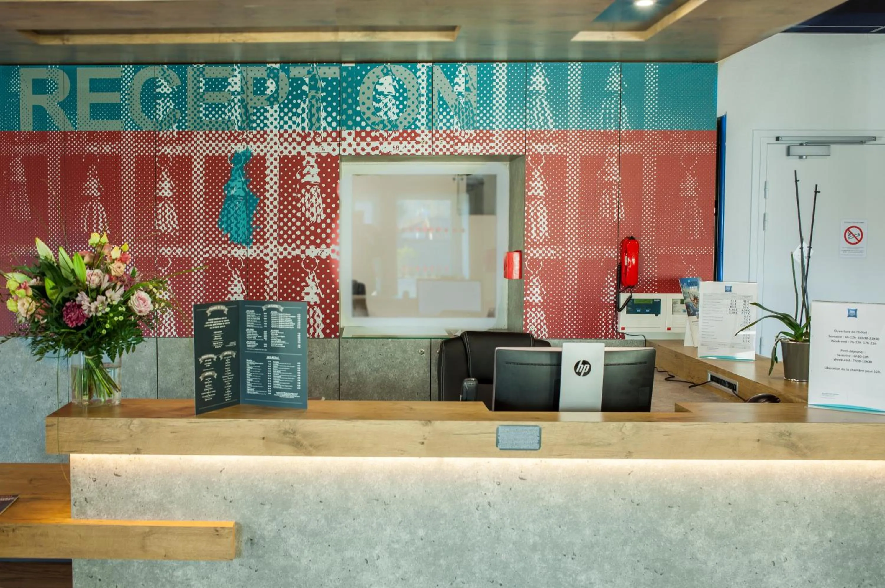 Lobby or reception in ibis budget Bordeaux Est Lormont