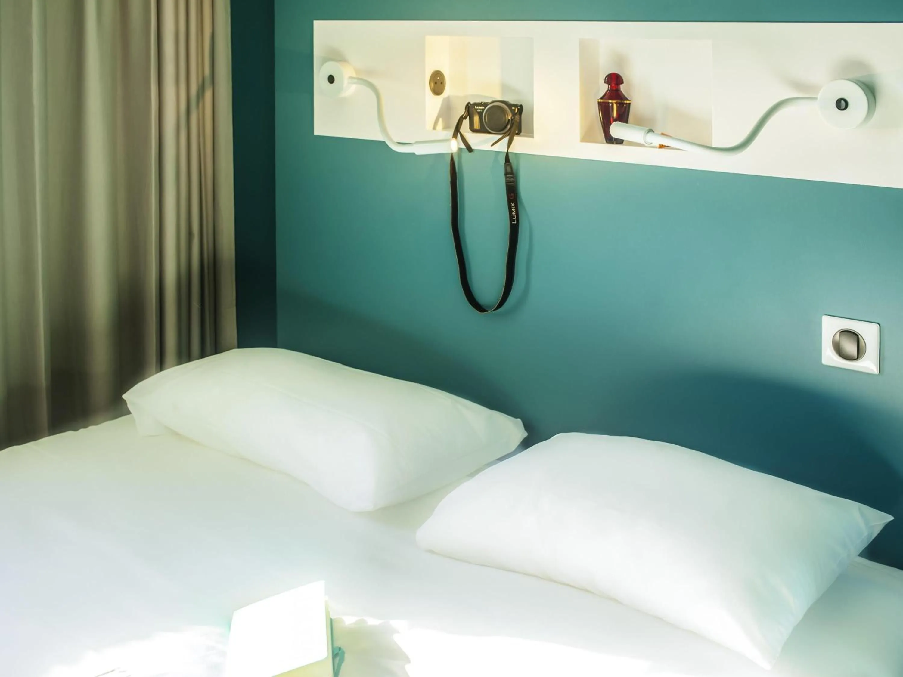 Bedroom, Bed in ibis budget Bordeaux Est Lormont