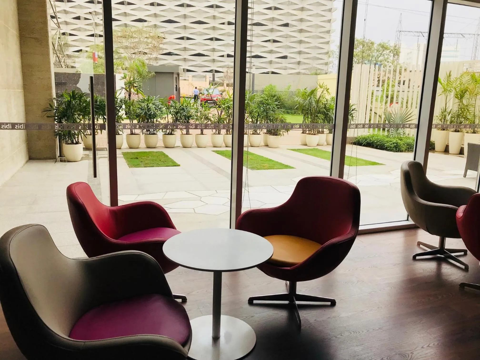 Lounge or bar in ibis Pune Hinjewadi - An Accor Brand