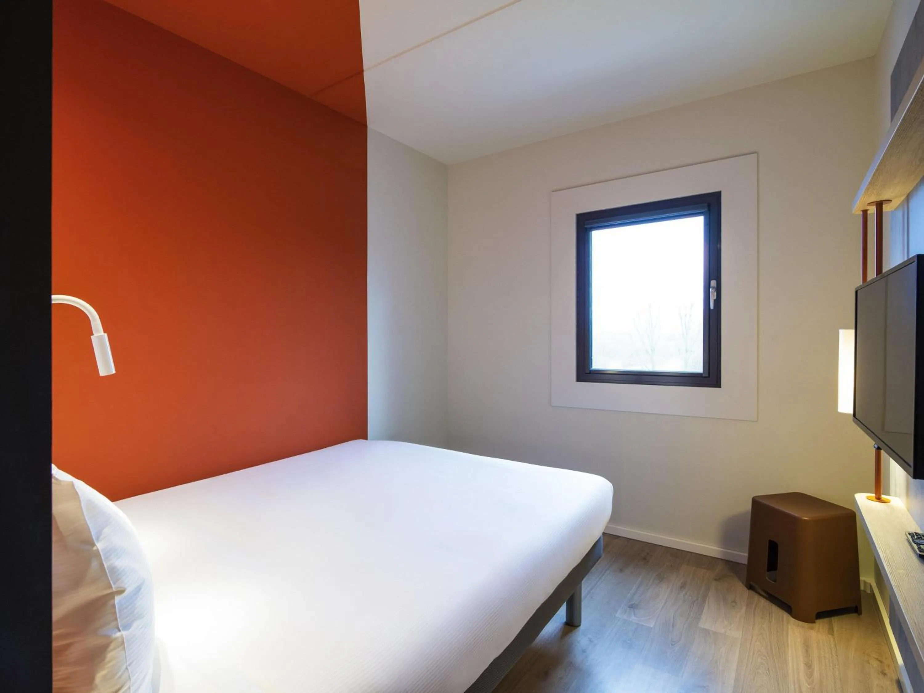 Bedroom, Bed in ibis budget Rotterdam The Hague Airport