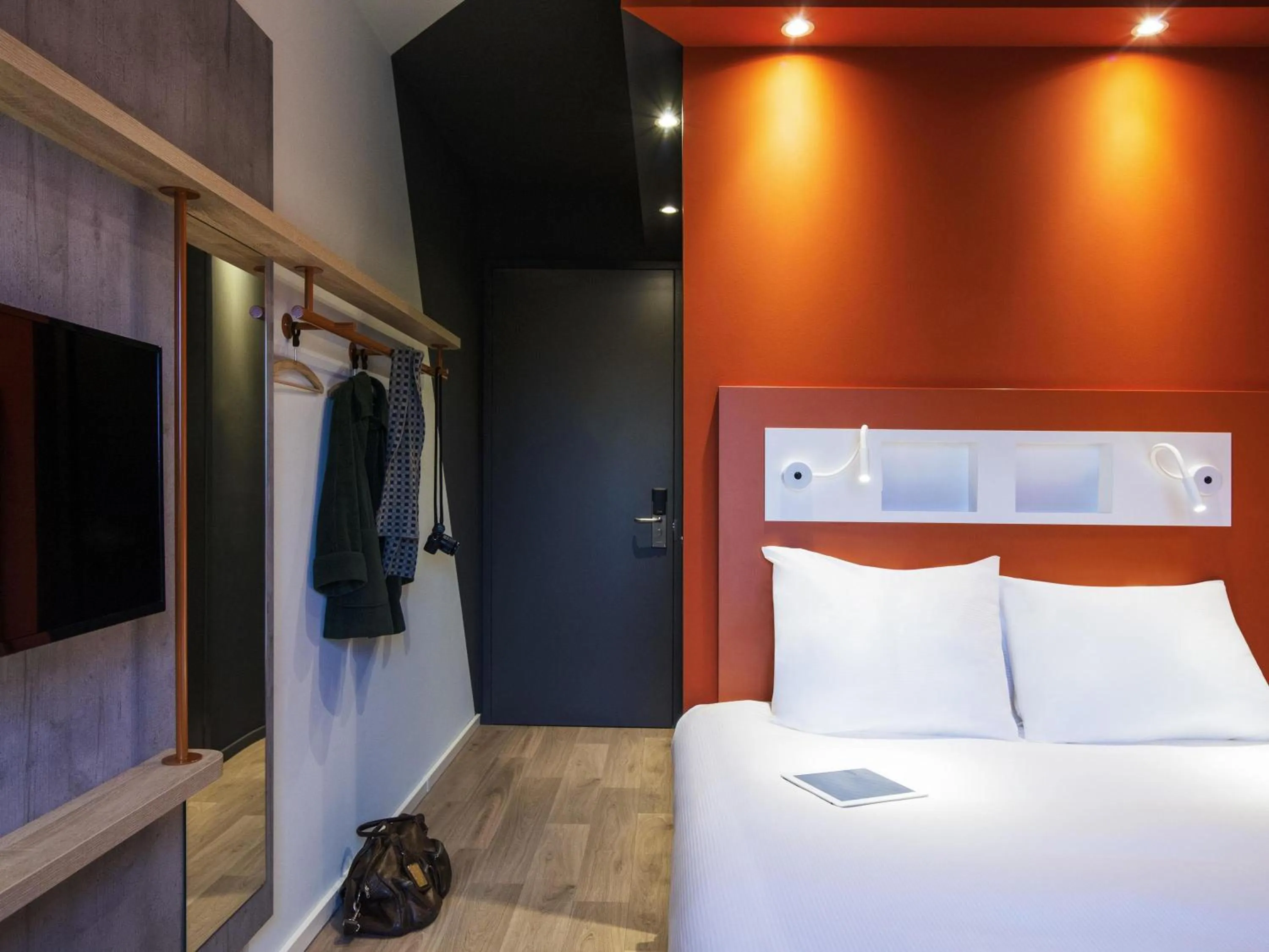Property building, Bed in ibis budget Rotterdam The Hague Airport