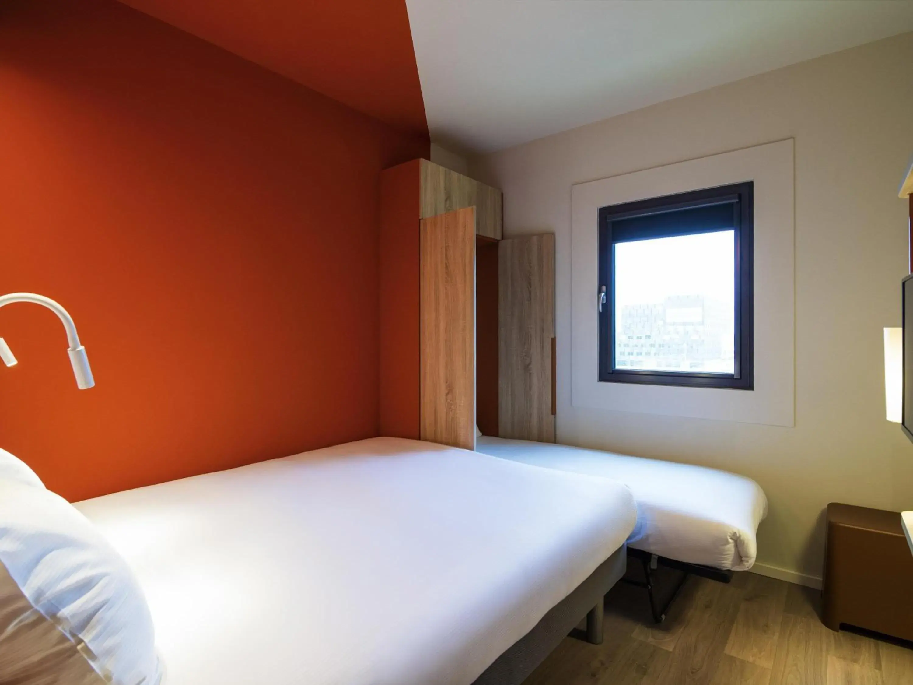Triple Room in ibis budget Rotterdam The Hague Airport Triple Room in ibis budget Rotterdam The Hague Airport