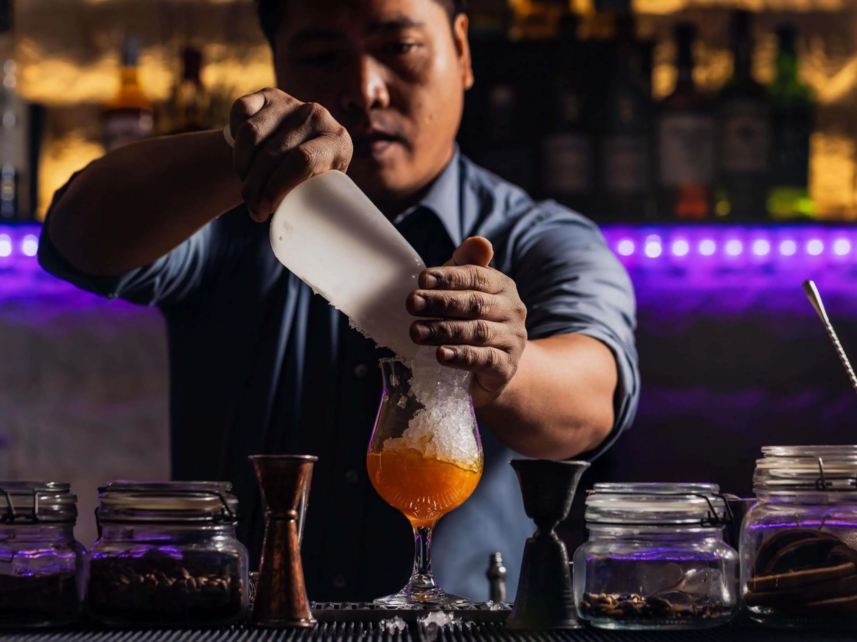 Lounge or bar in Alwadi Hotel Doha - MGallery Collection