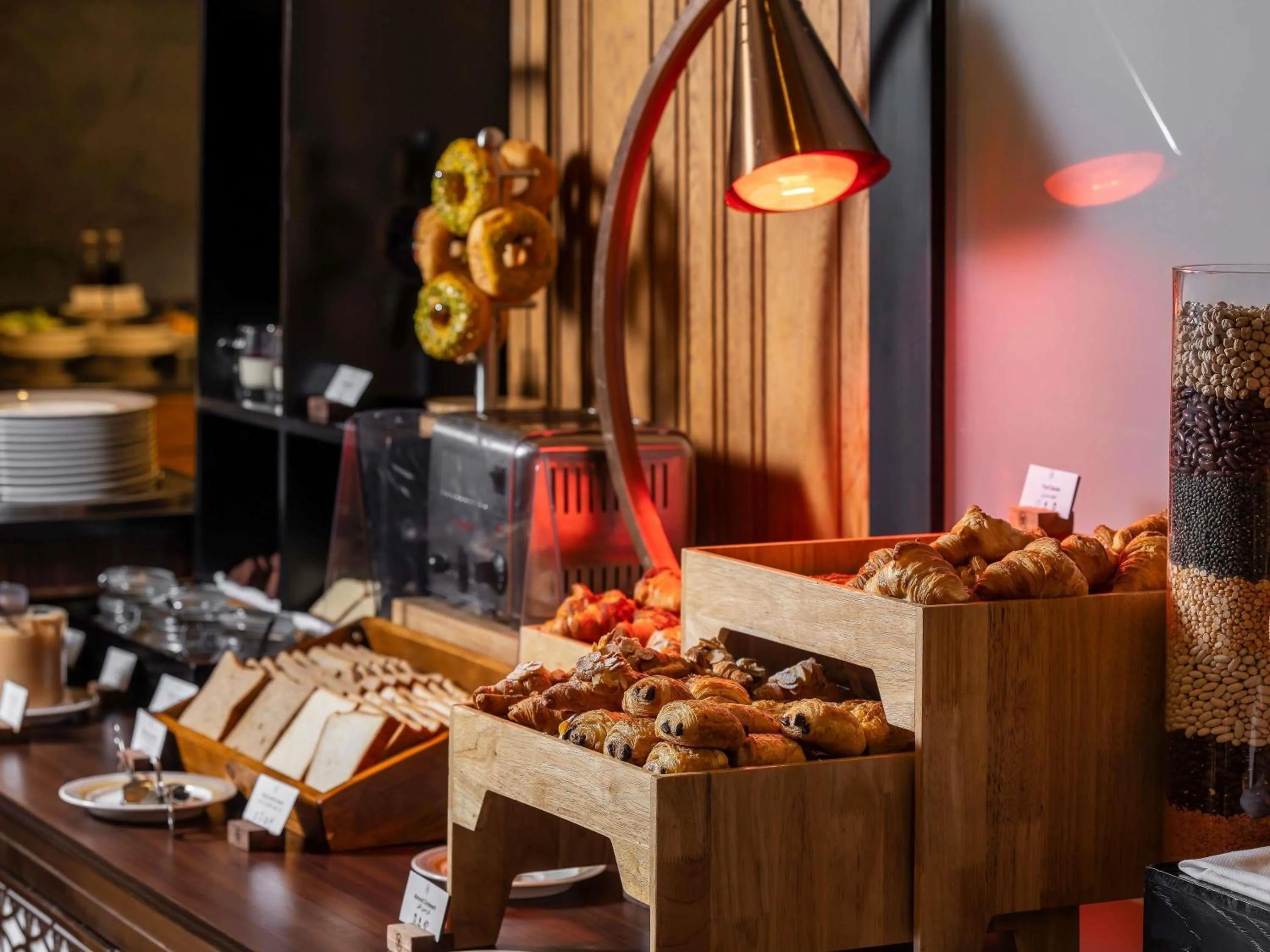 Restaurant/places to eat in Alwadi Hotel Doha - MGallery Collection