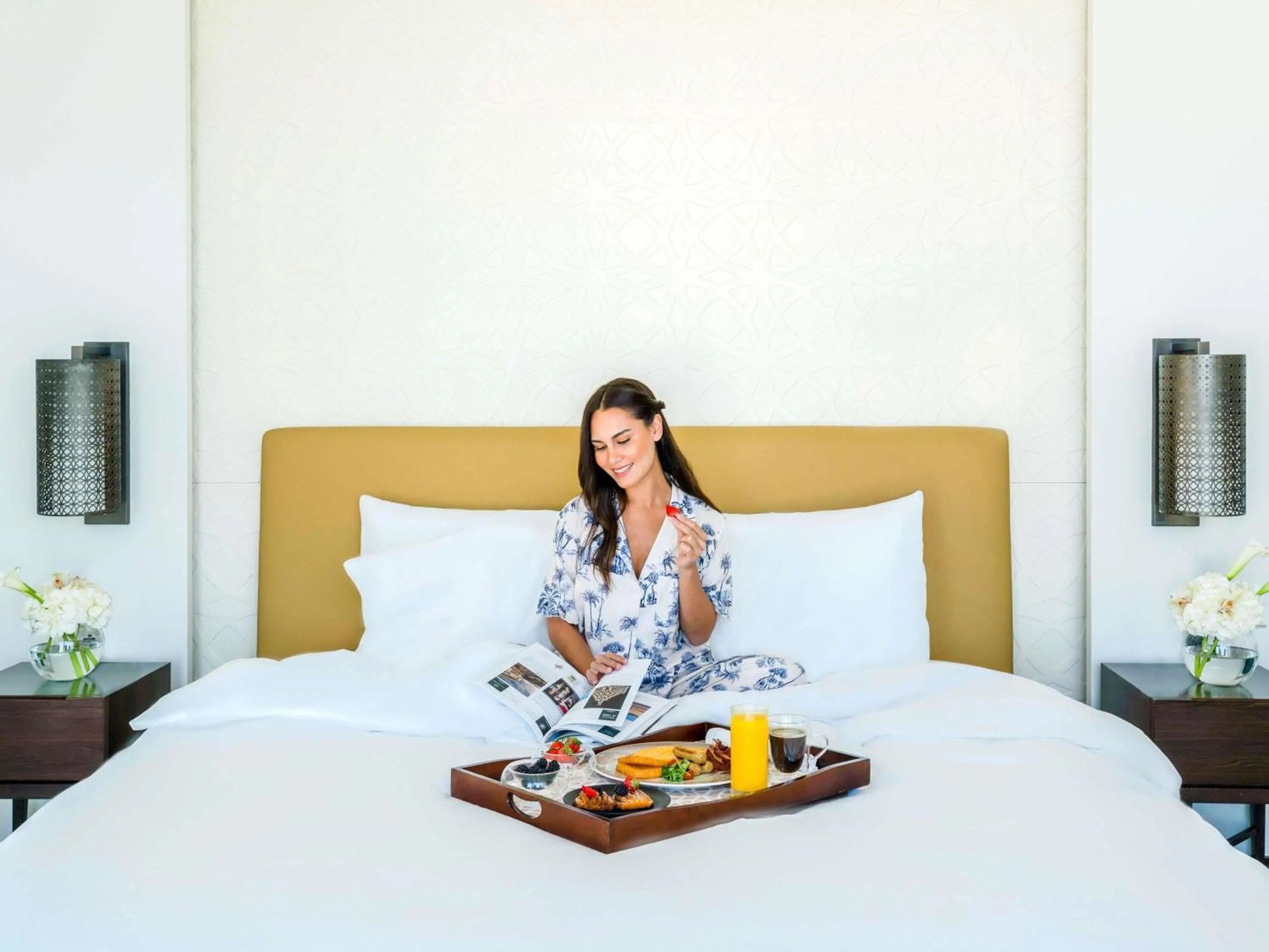 Restaurant/places to eat, Bed in Alwadi Hotel Doha - MGallery Collection