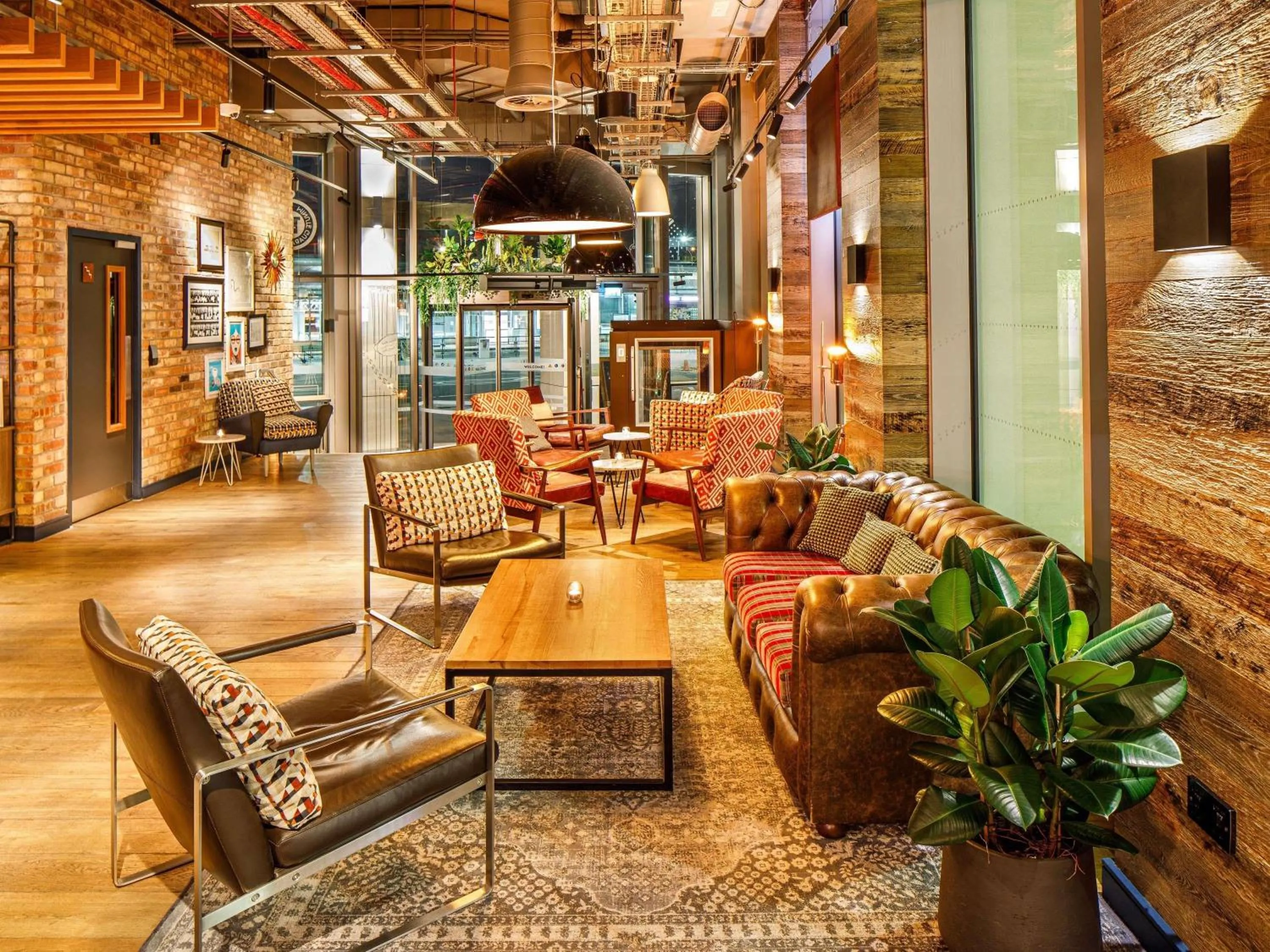 Restaurant/places to eat in ibis London Canning Town