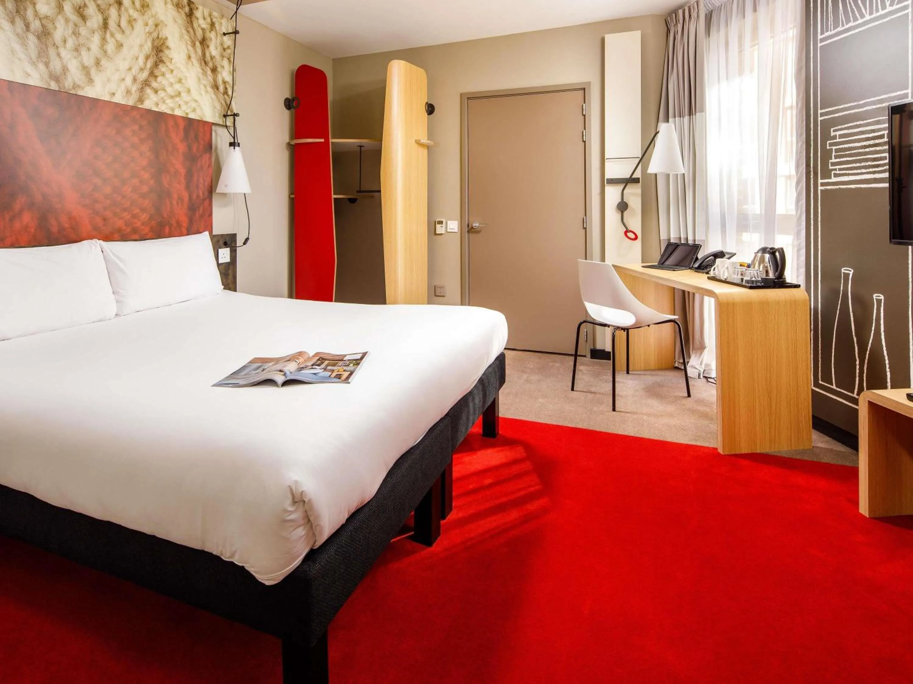 Bedroom, Bed in ibis London Canning Town