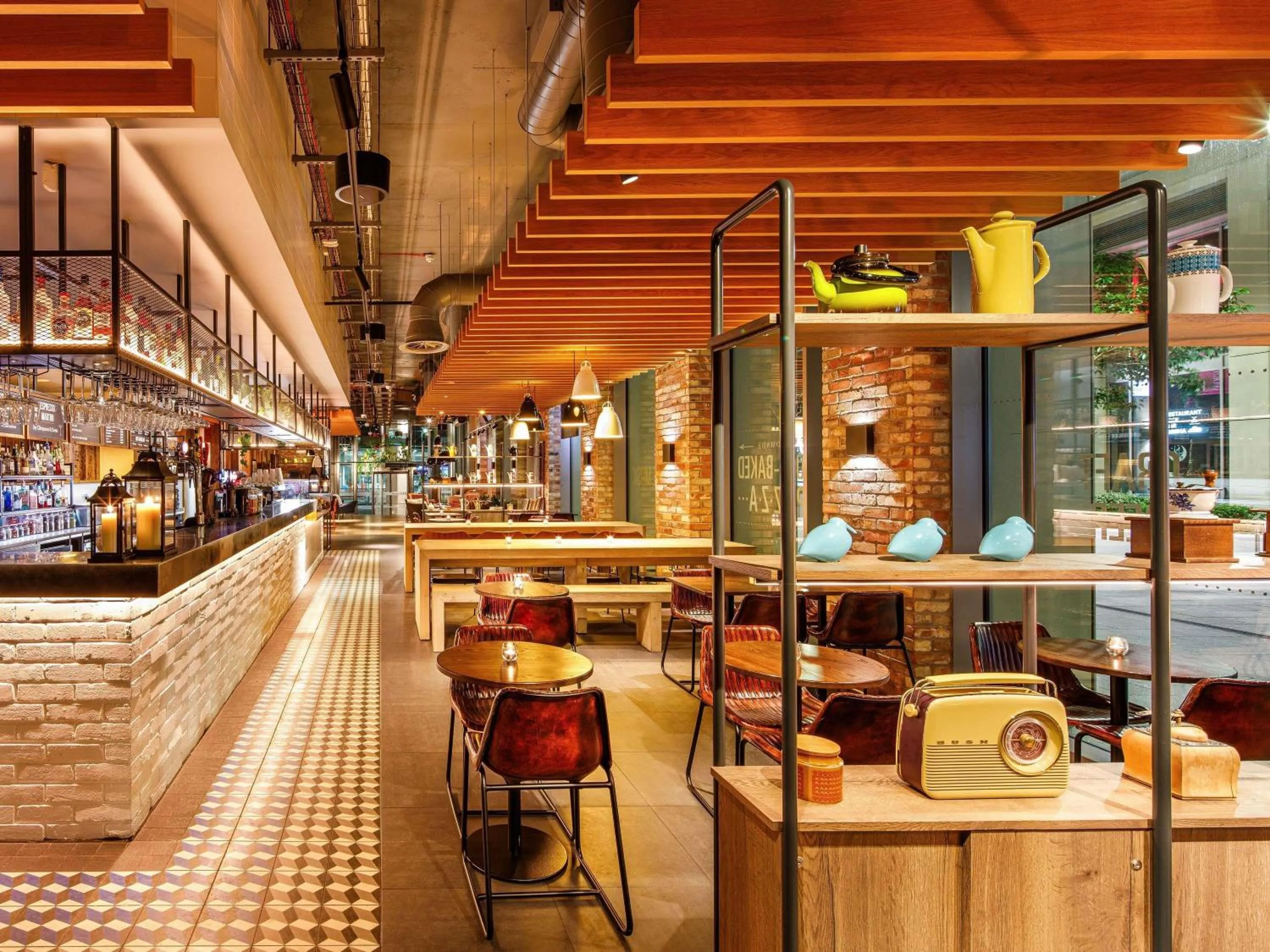 Lounge or bar in ibis London Canning Town