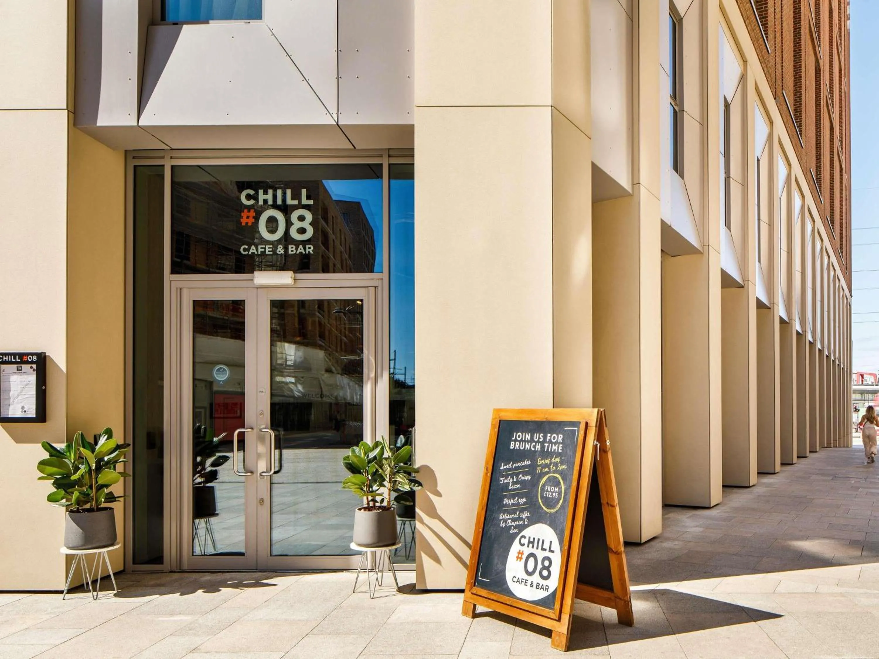 Lounge or bar in ibis London Canning Town