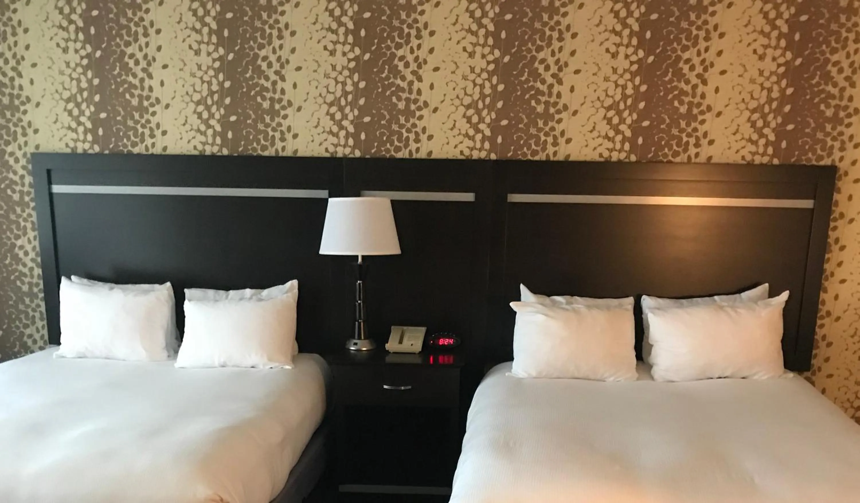 Bed in The Strathallan - a DoubleTree by Hilton