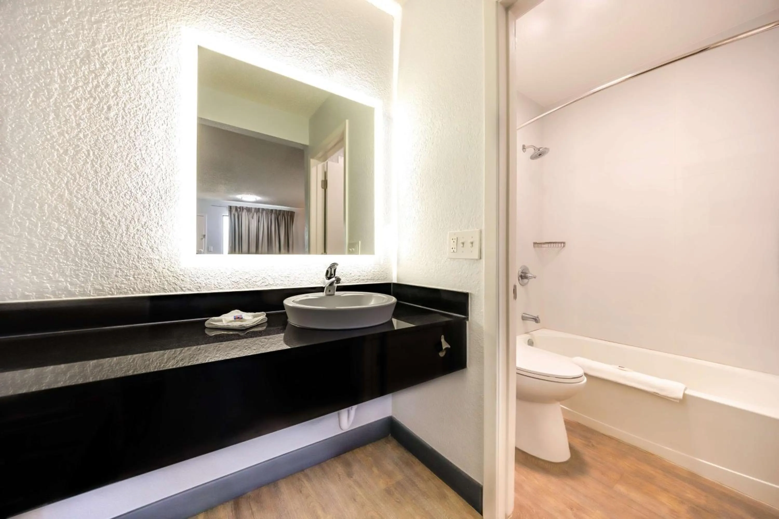 Bathroom in Motel 6 Fort Worth, TX East