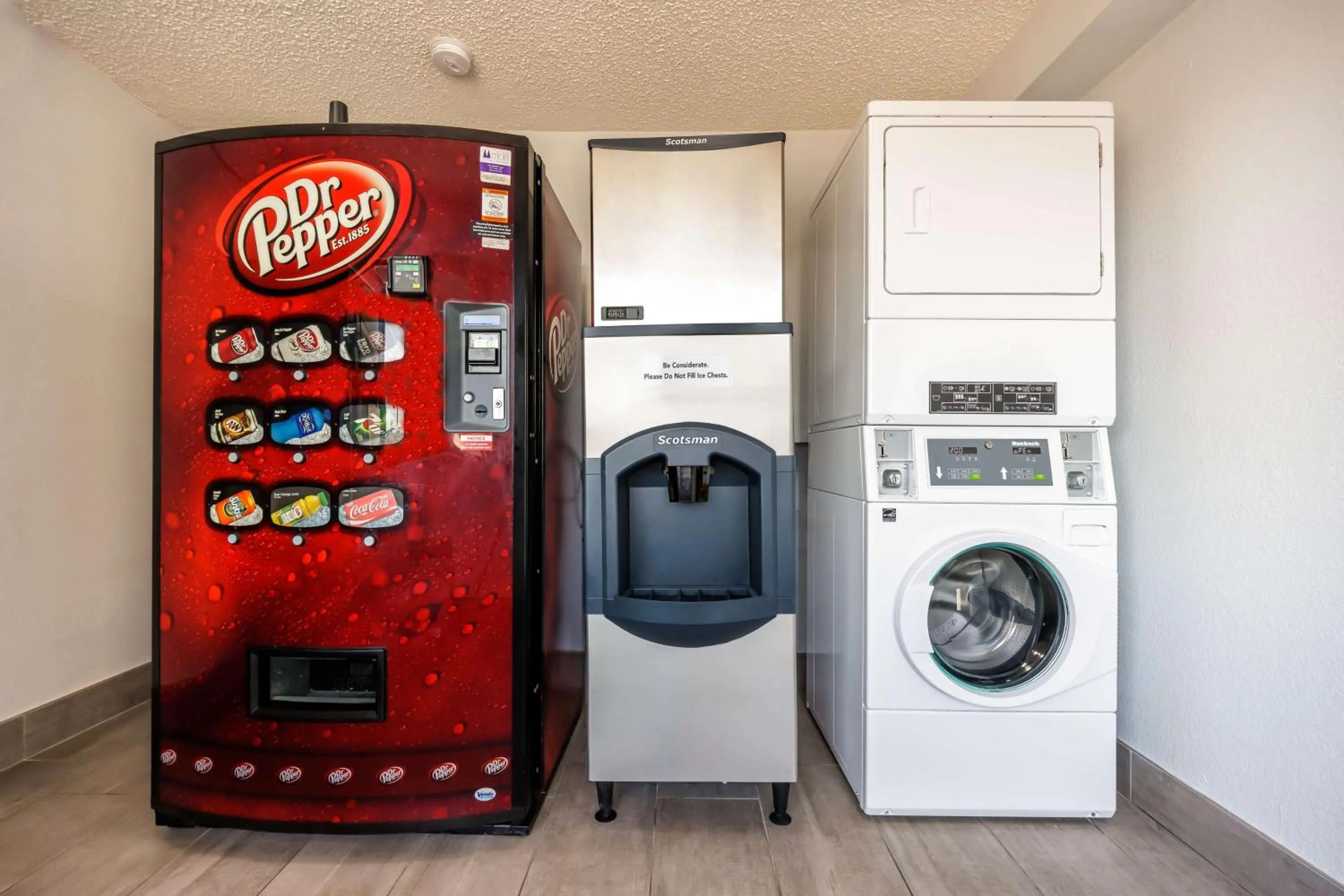 Property building in Motel 6 Fort Worth, TX East