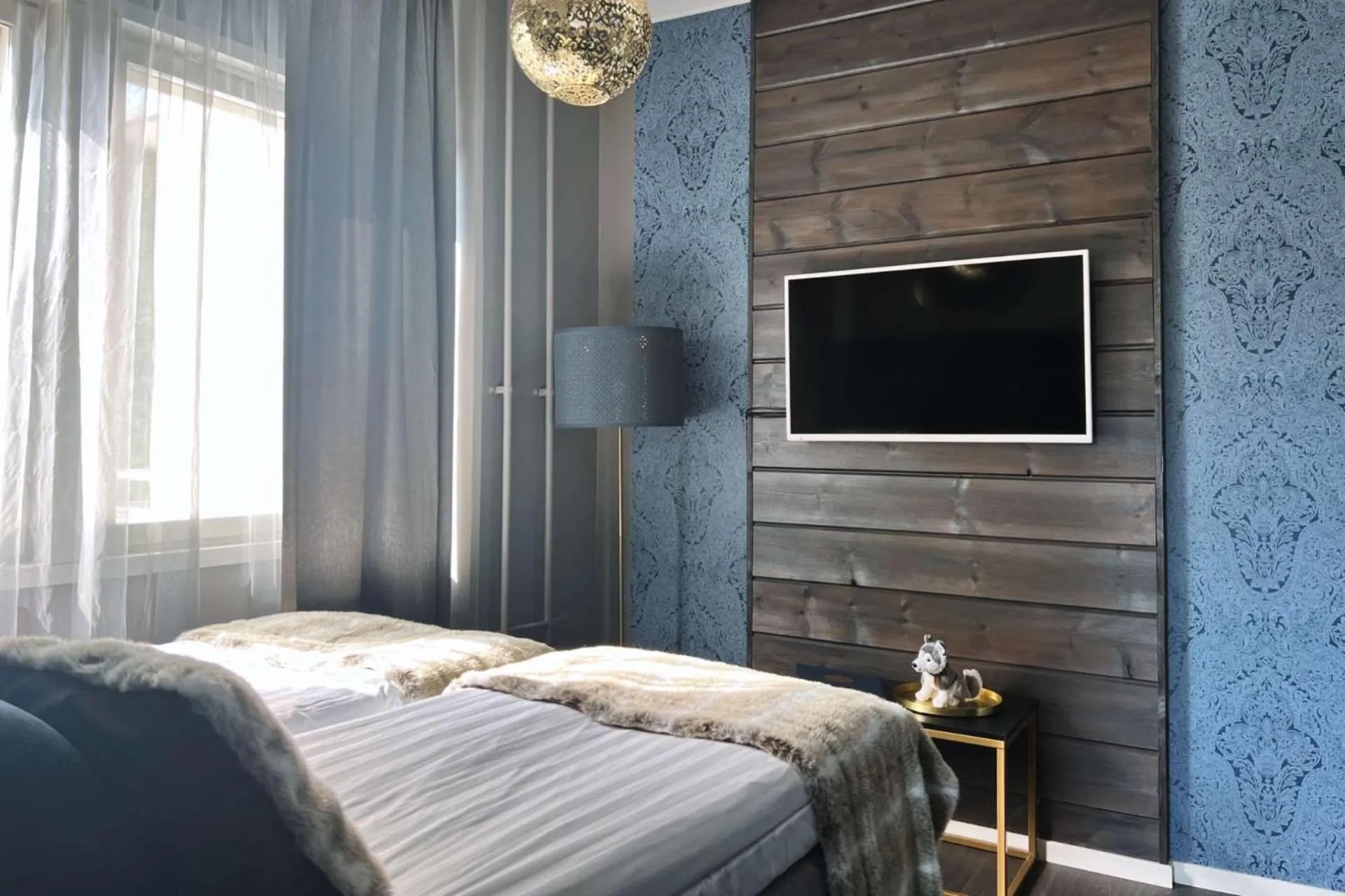 Bed in Hotel Golden Circle Suites