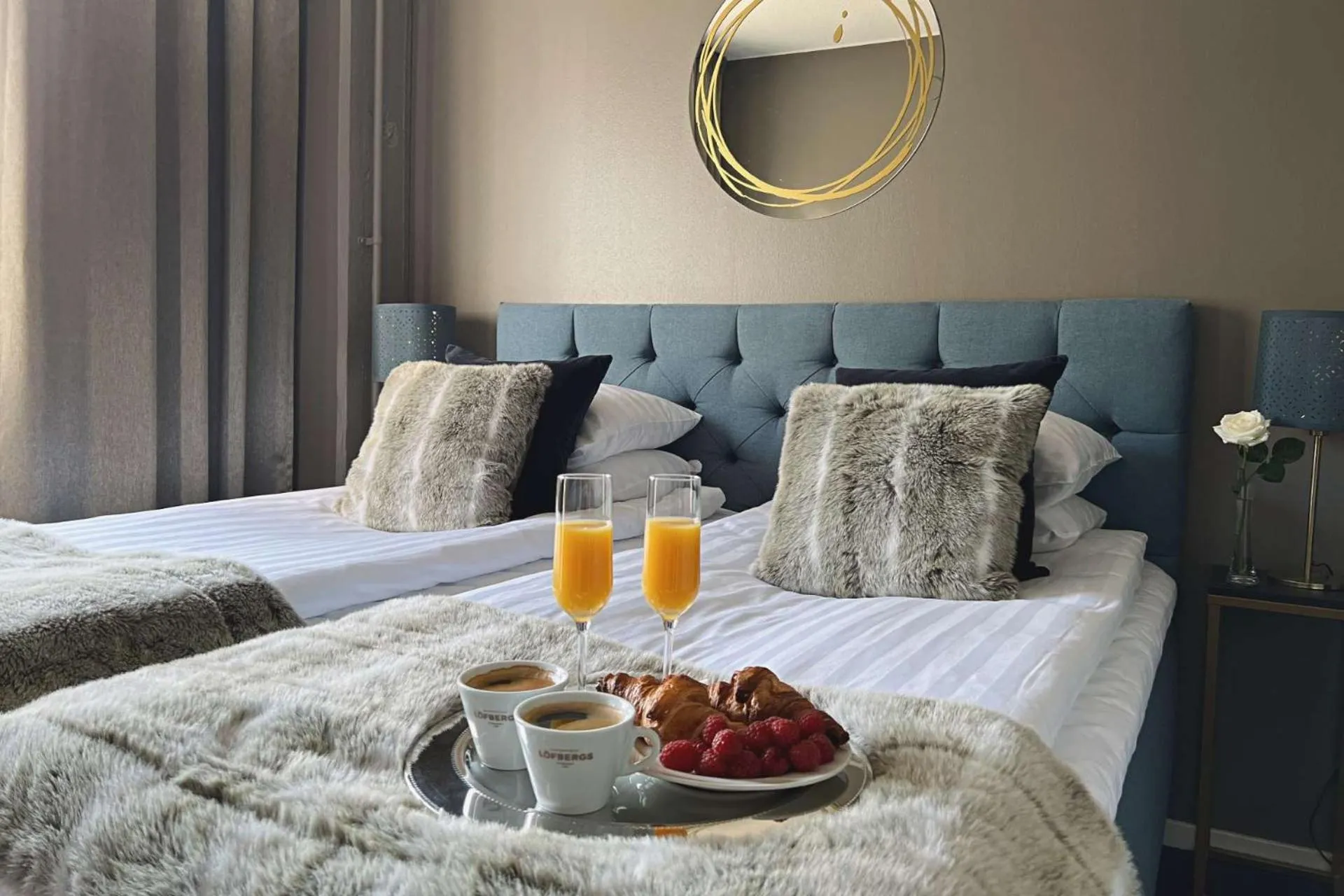 Bed in Hotel Golden Circle Suites