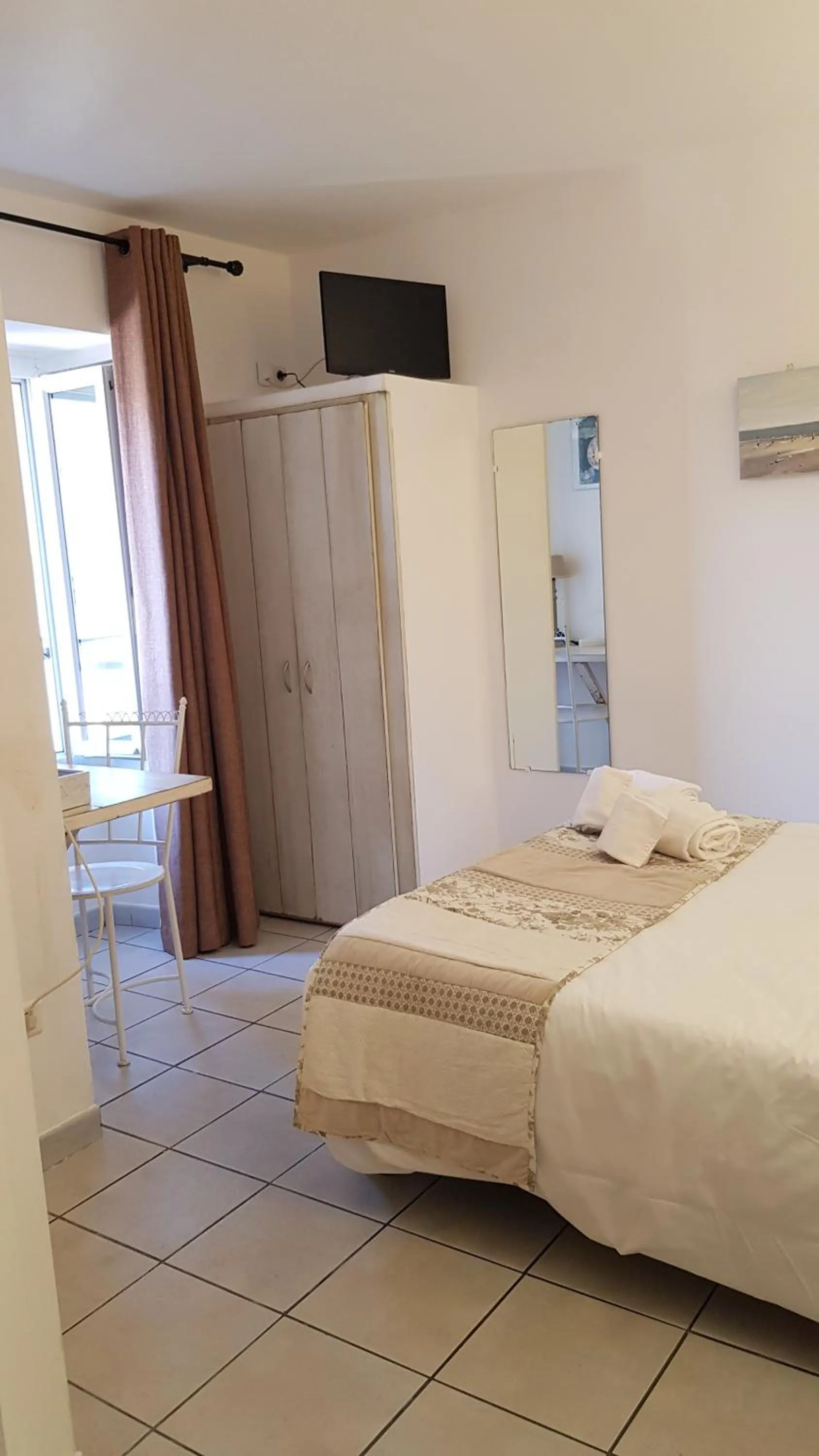 Bed in Hôtel Restaurant le Bellevue