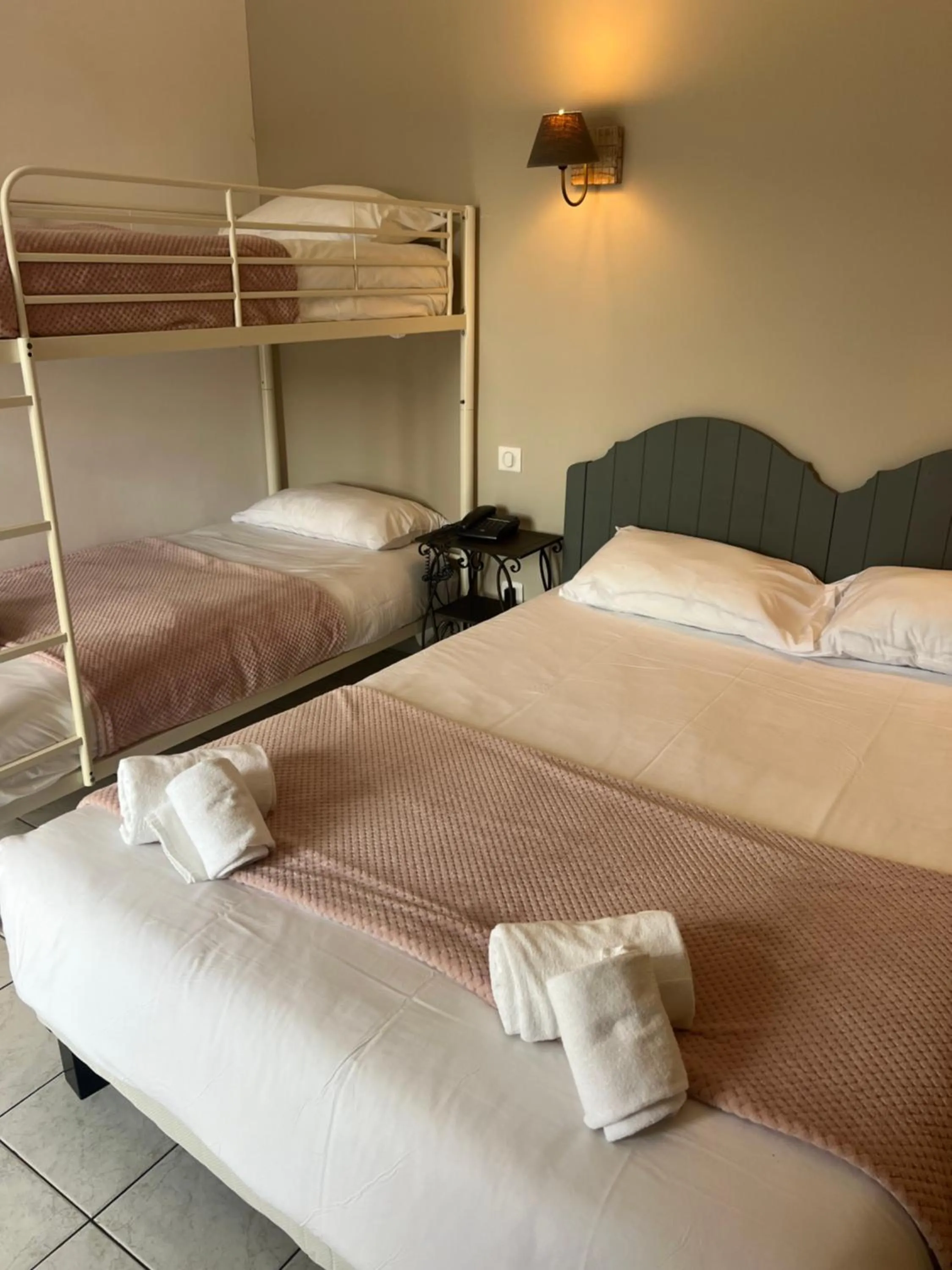 Bed in Hôtel Restaurant le Bellevue