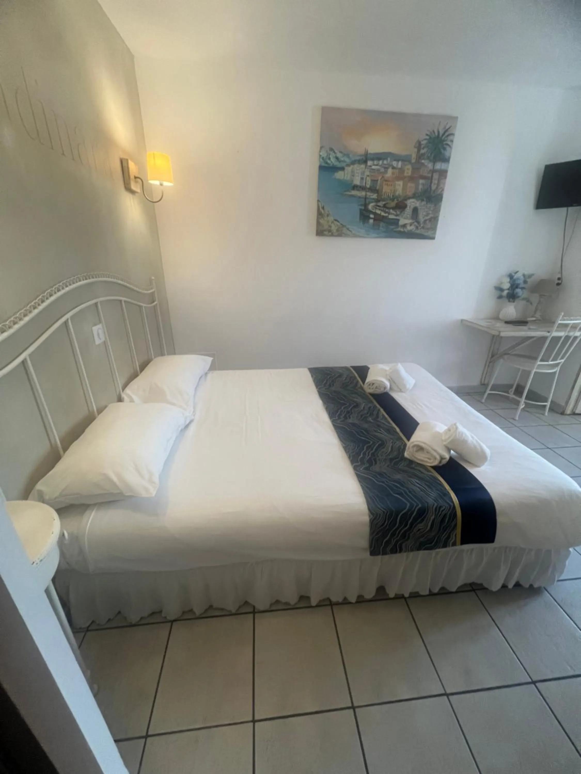 Bed in Hôtel Restaurant le Bellevue