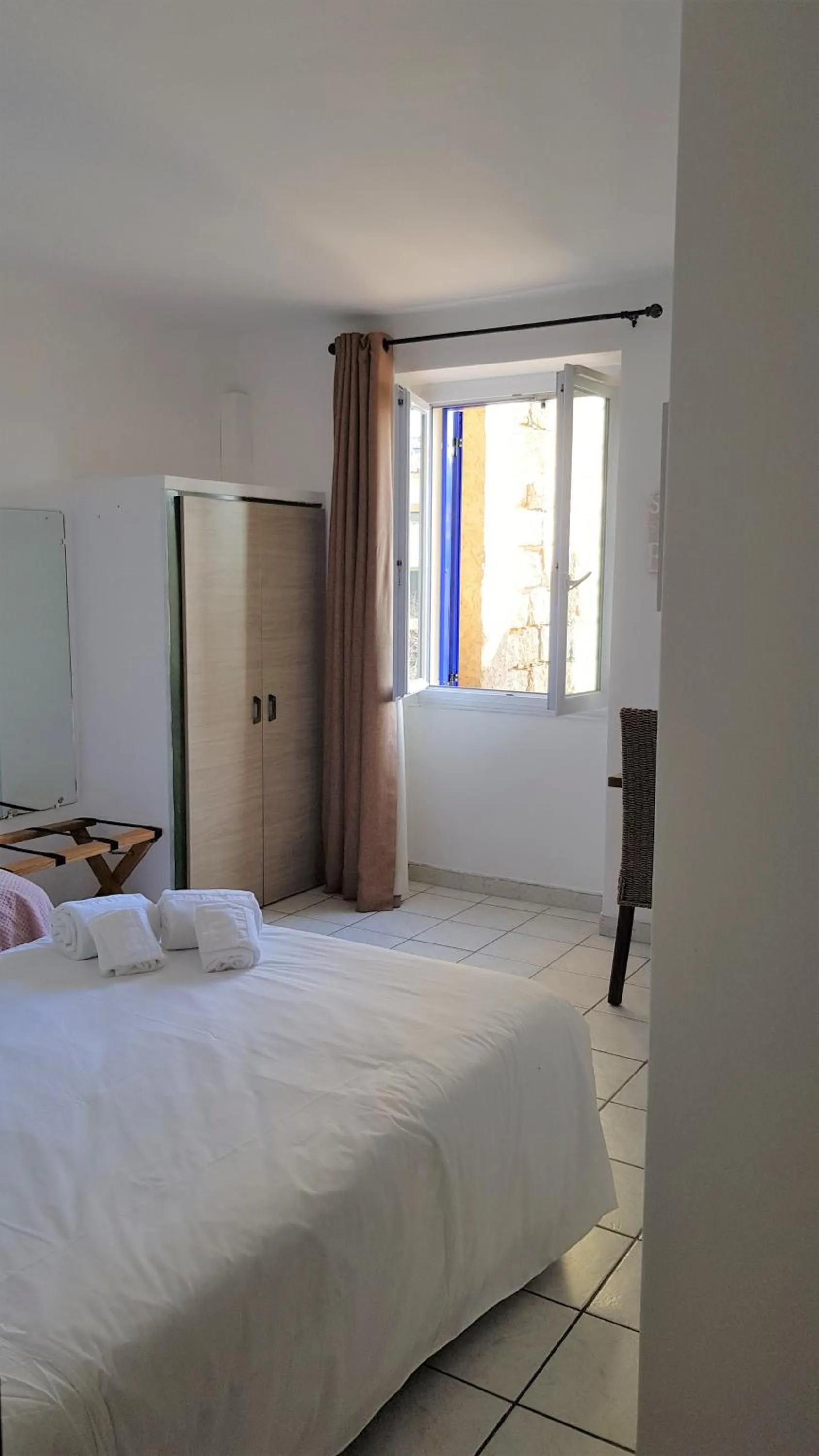 Bed in Hôtel Restaurant le Bellevue